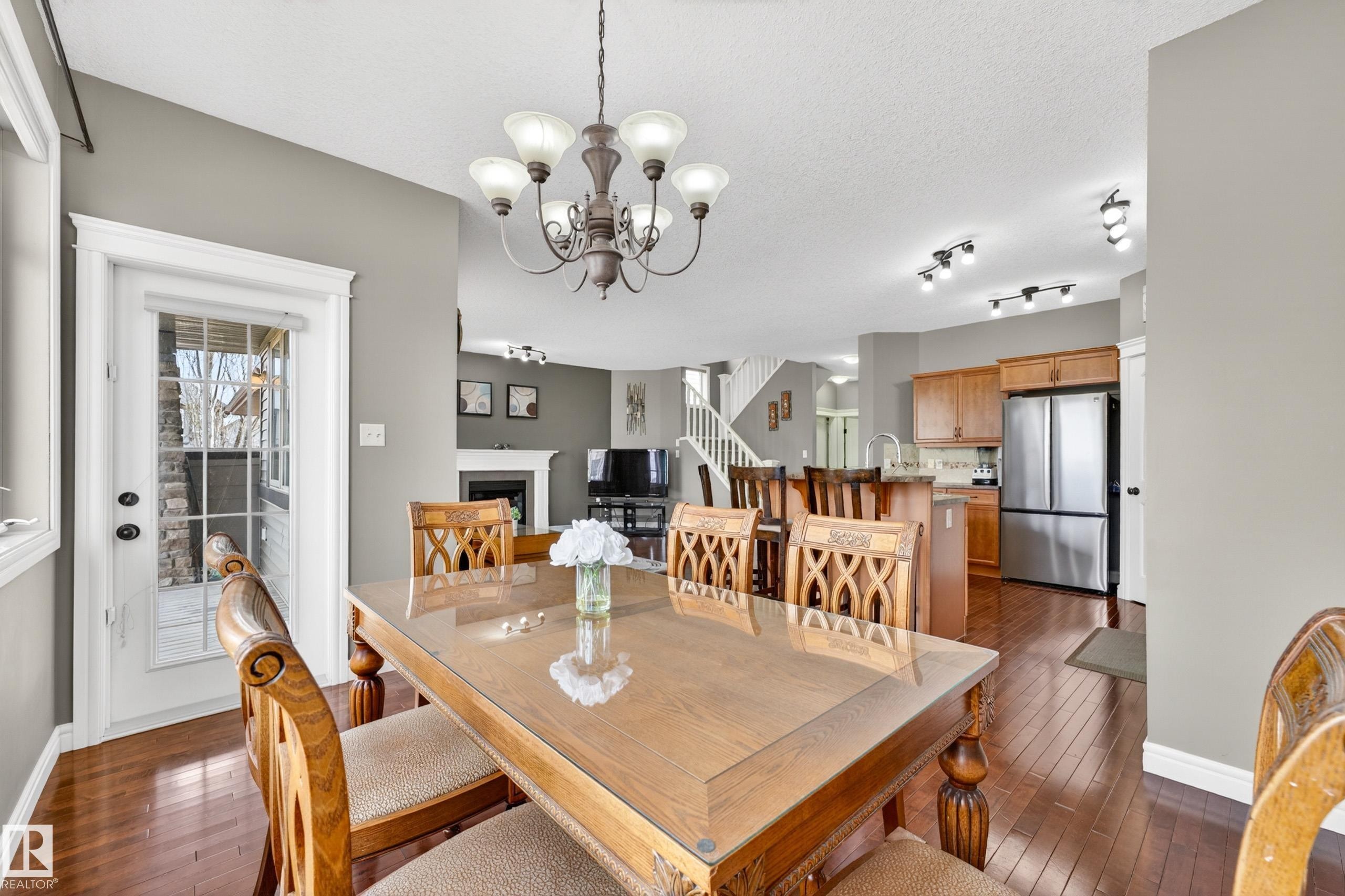 506 Adams Way Sw, Edmonton, AB - Indoor Photo Showing Dining Room