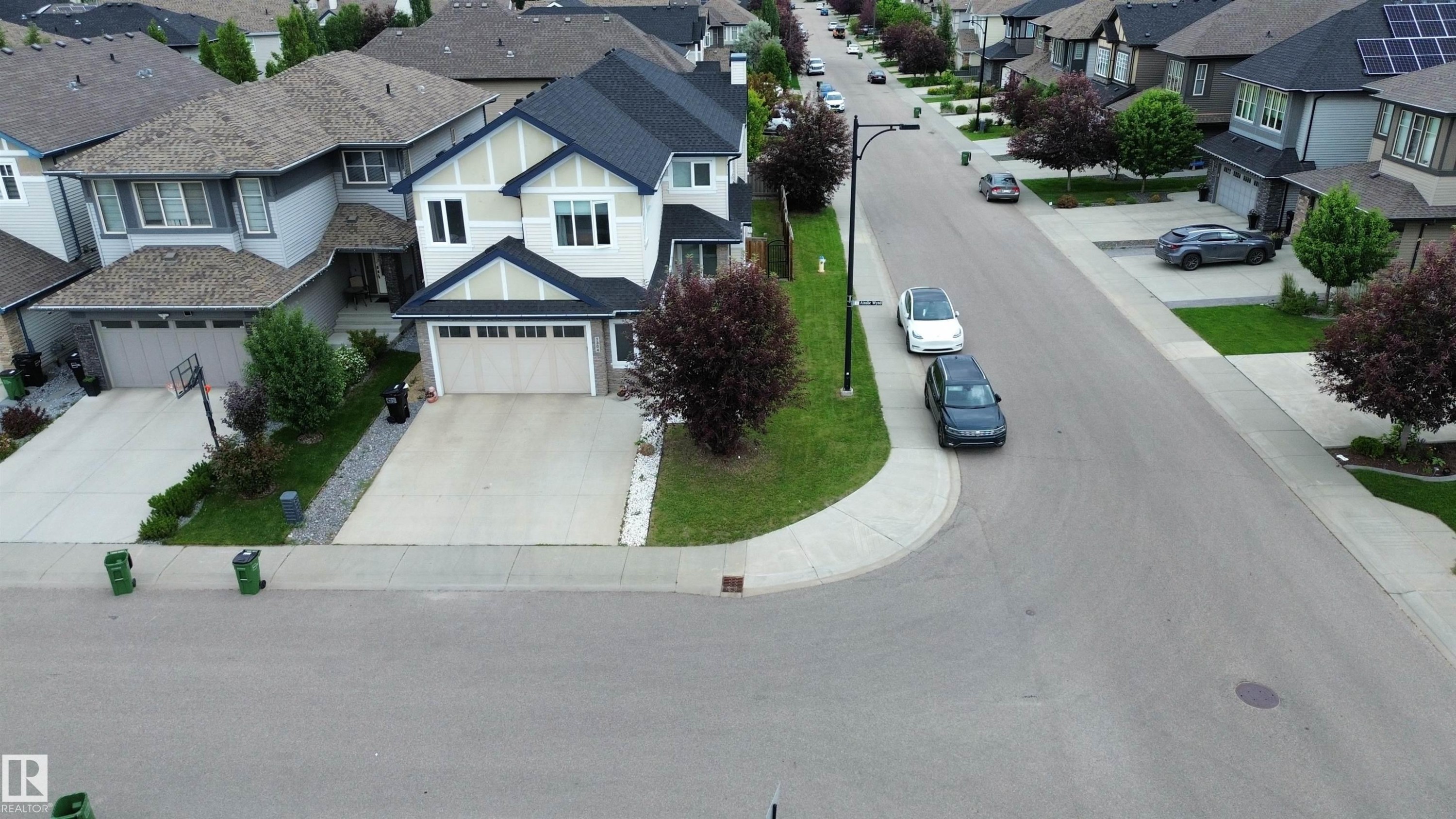 Two-story stucco and siding exterior with a dark shingle roof - 1304 Ainslie Wynd Sw, Edmonton, AB - Outdoor With Facade