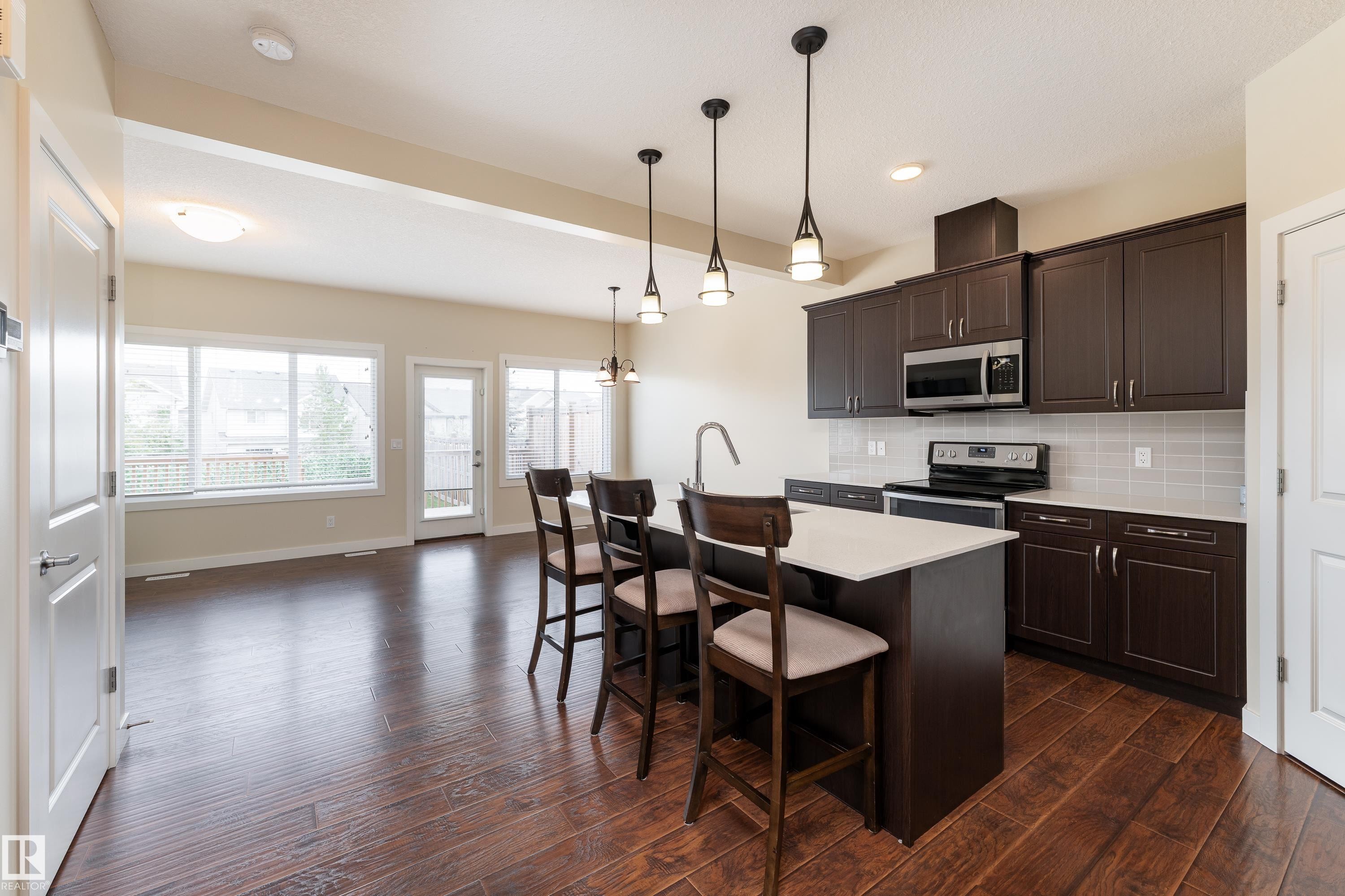 8589 Cushing Place Sw, Edmonton, AB - Indoor Photo Showing Kitchen With Upgraded Kitchen