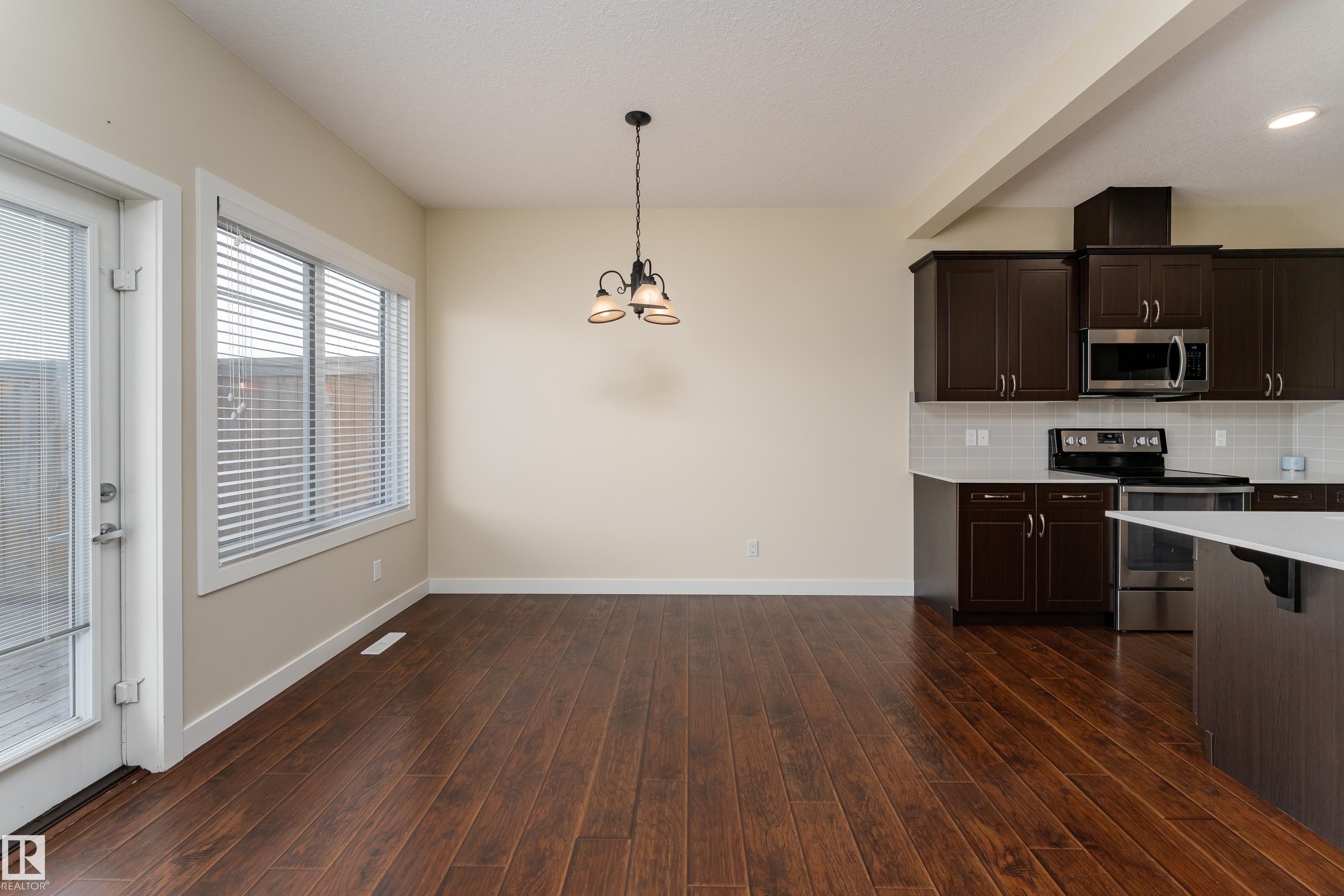 Kitchen - 8589 Cushing Place Sw, Edmonton, AB - Indoor Photo Showing Kitchen