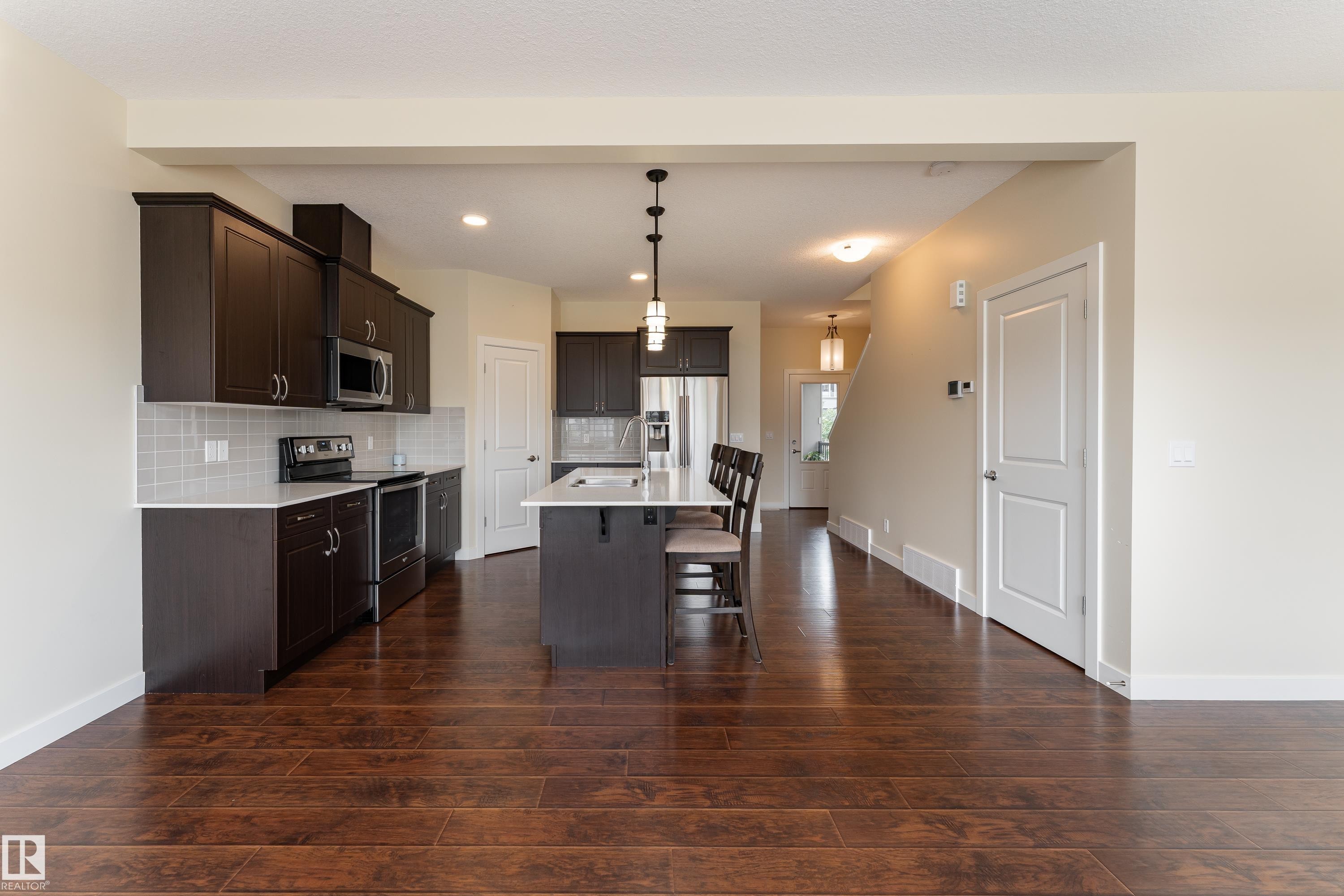 8589 Cushing Place Sw, Edmonton, AB - Indoor Photo Showing Kitchen