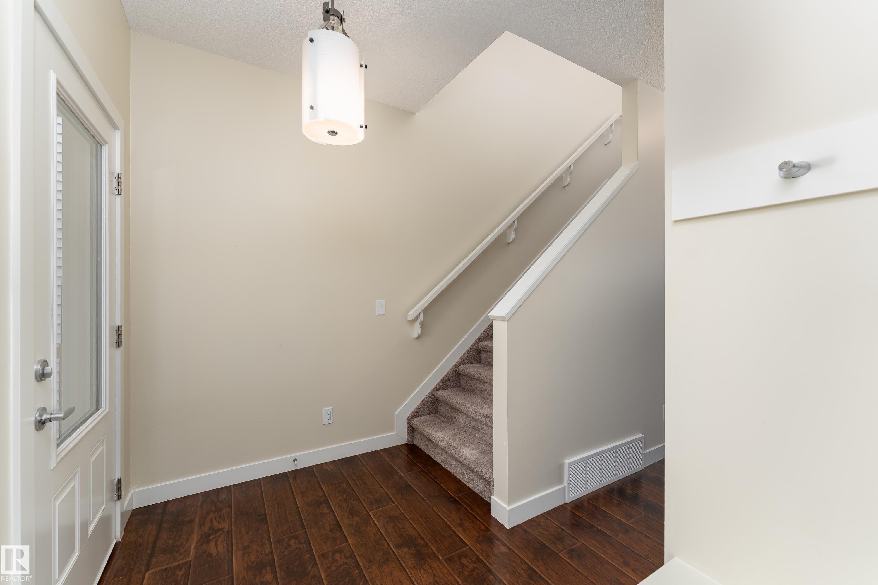 8589 Cushing Place Sw, Edmonton, AB - Indoor Photo Showing Other Room