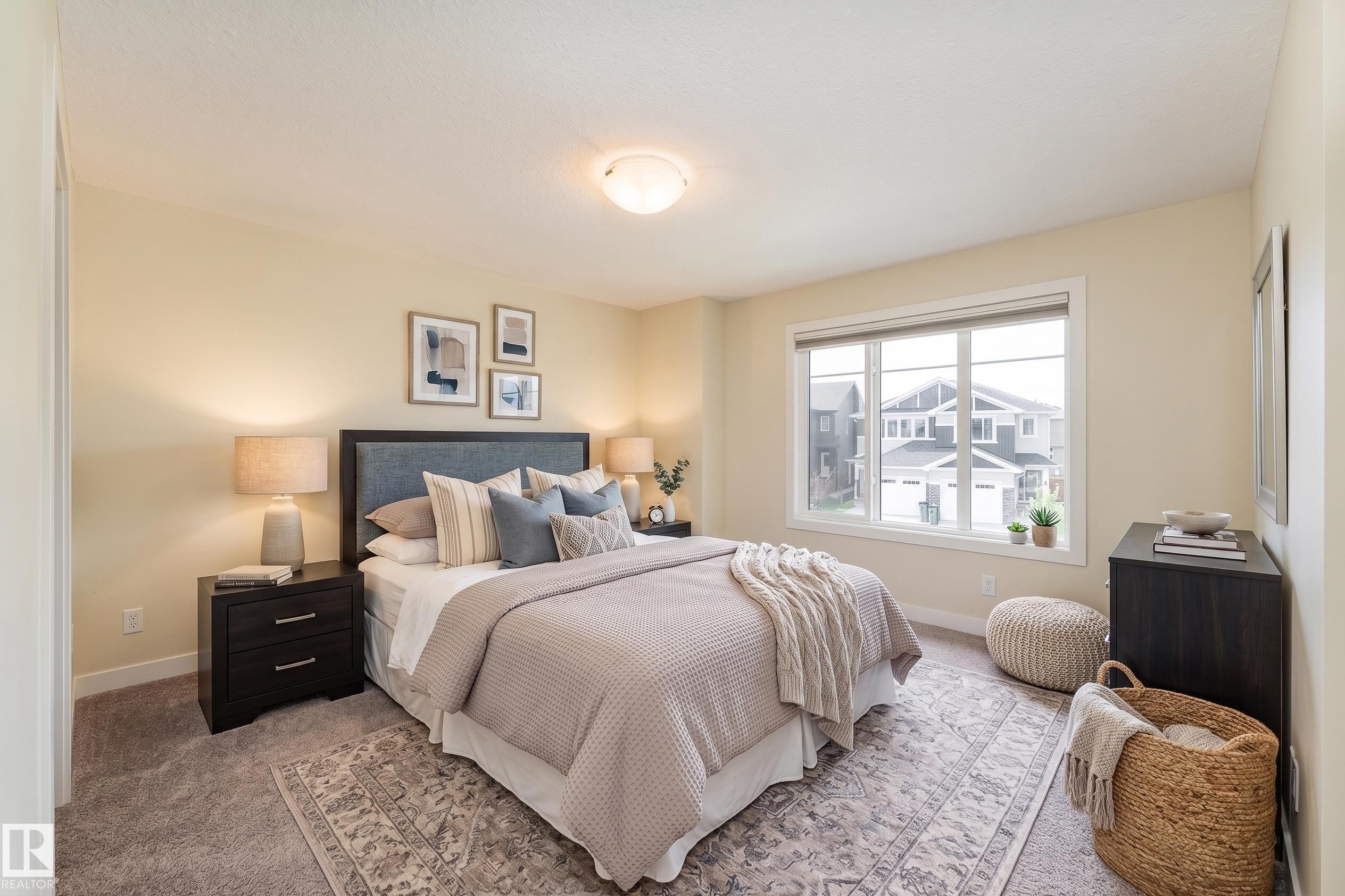 8589 Cushing Place Sw, Edmonton, AB - Indoor Photo Showing Bedroom