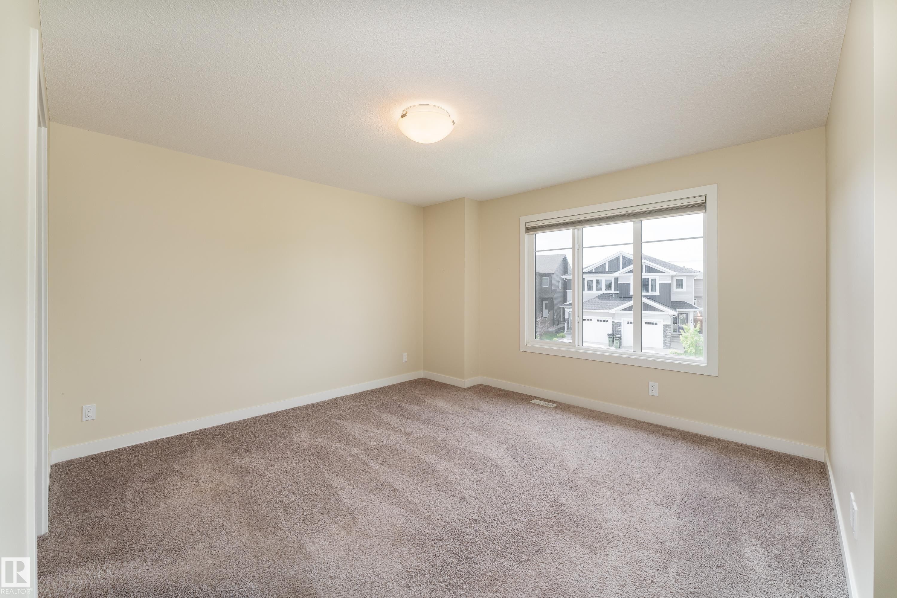 8589 Cushing Place Sw, Edmonton, AB - Indoor Photo Showing Other Room