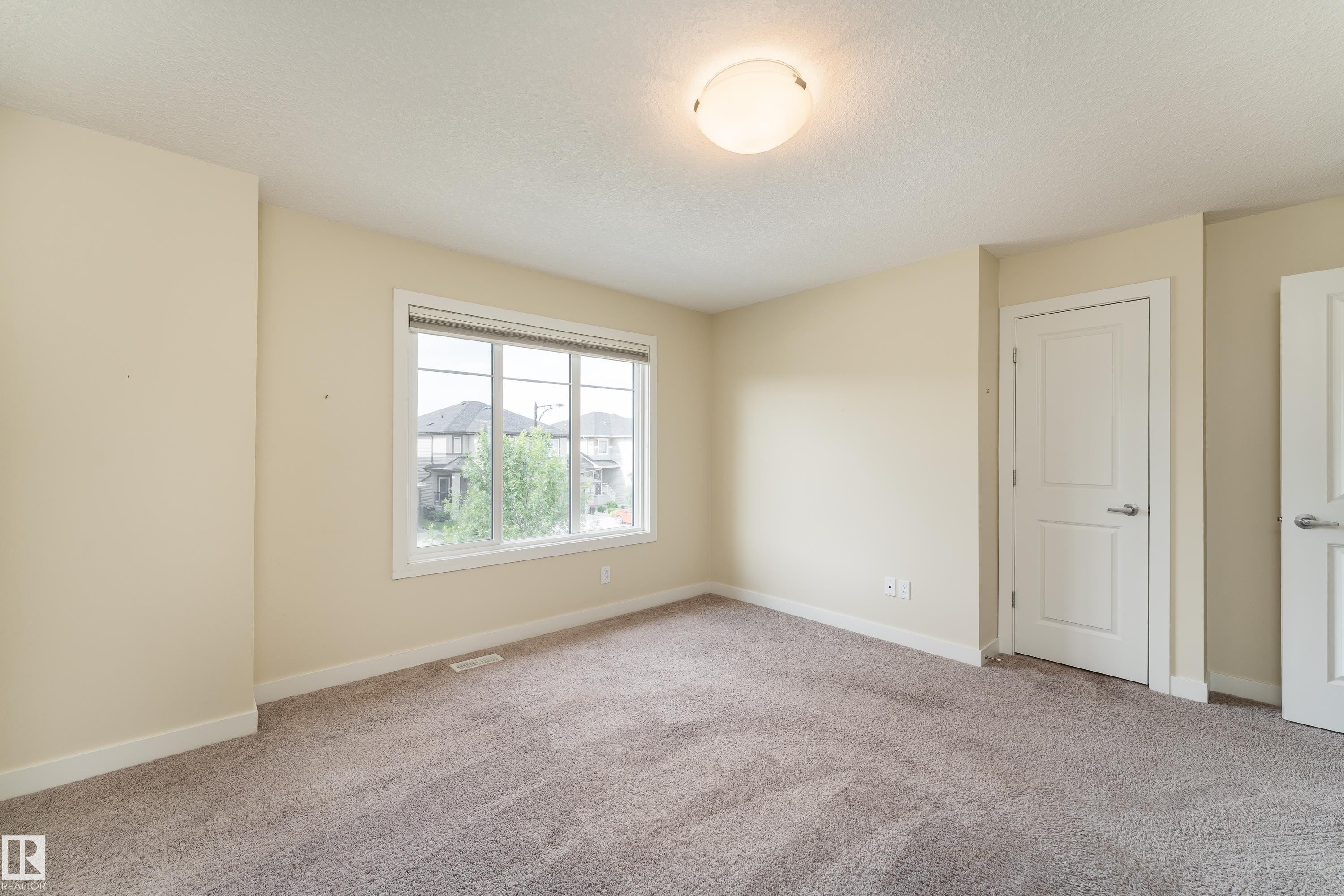 8589 Cushing Place Sw, Edmonton, AB - Indoor Photo Showing Other Room