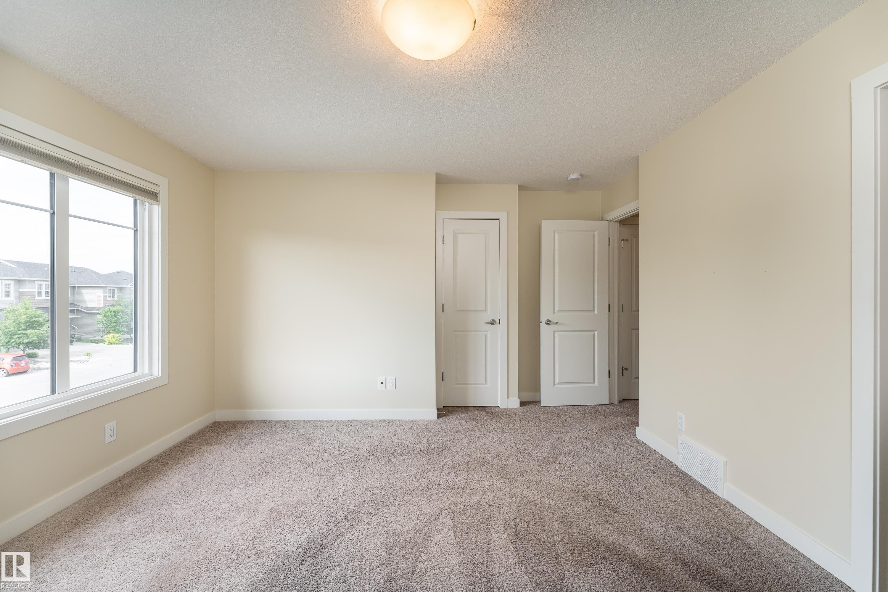 8589 Cushing Place Sw, Edmonton, AB - Indoor Photo Showing Other Room