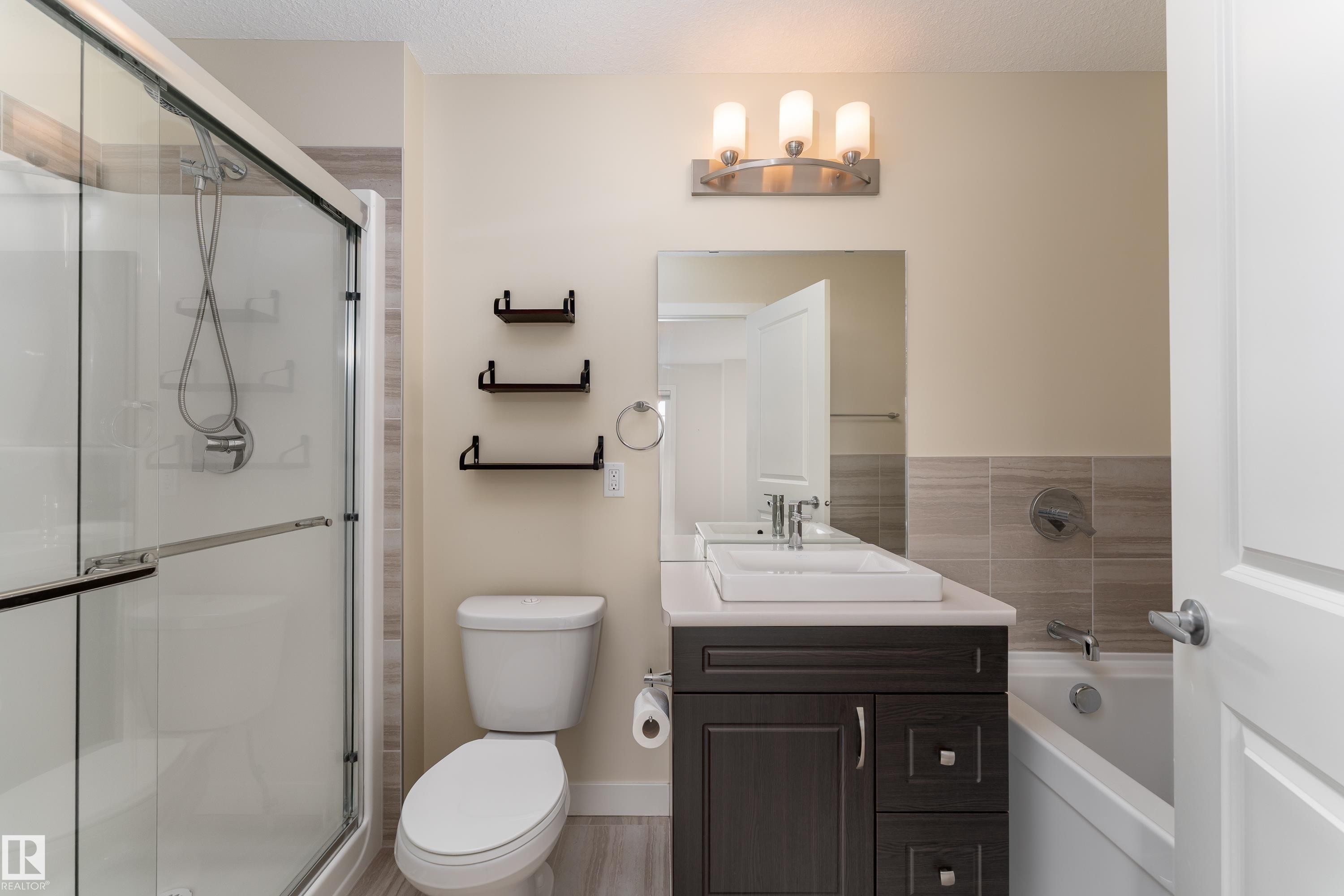 8589 Cushing Place Sw, Edmonton, AB - Indoor Photo Showing Bathroom