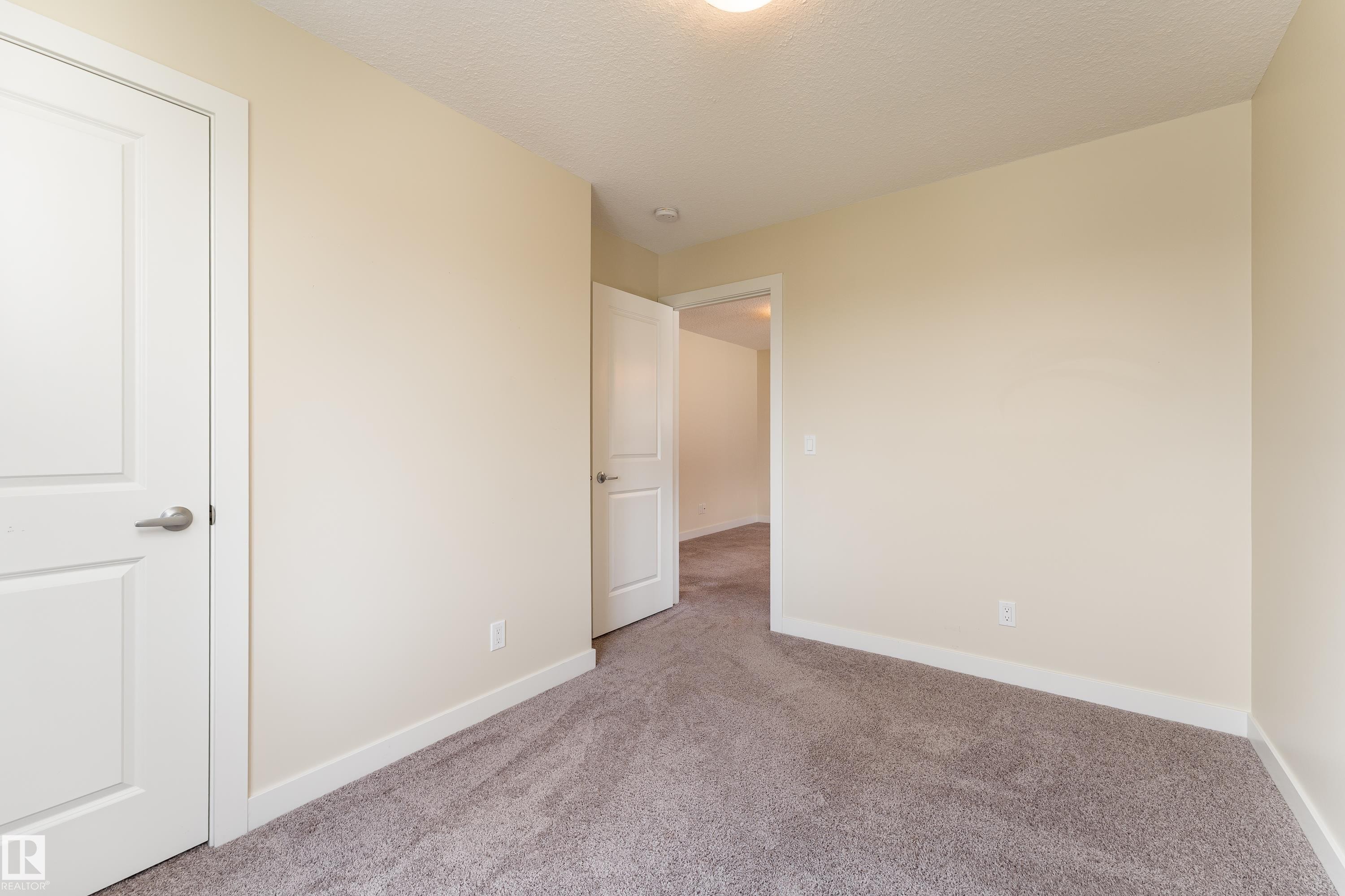 8589 Cushing Place Sw, Edmonton, AB - Indoor Photo Showing Other Room