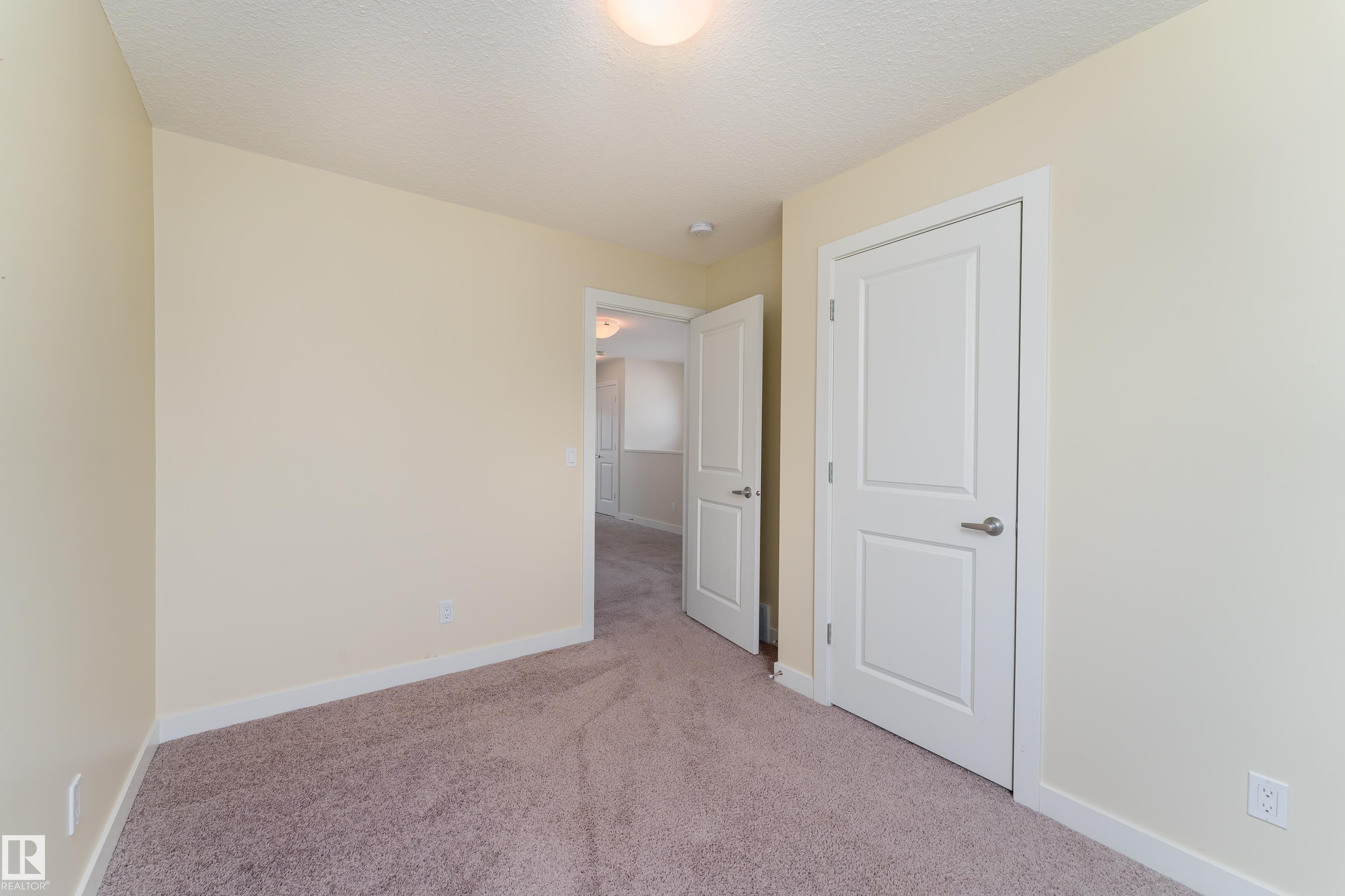 8589 Cushing Place Sw, Edmonton, AB - Indoor Photo Showing Other Room