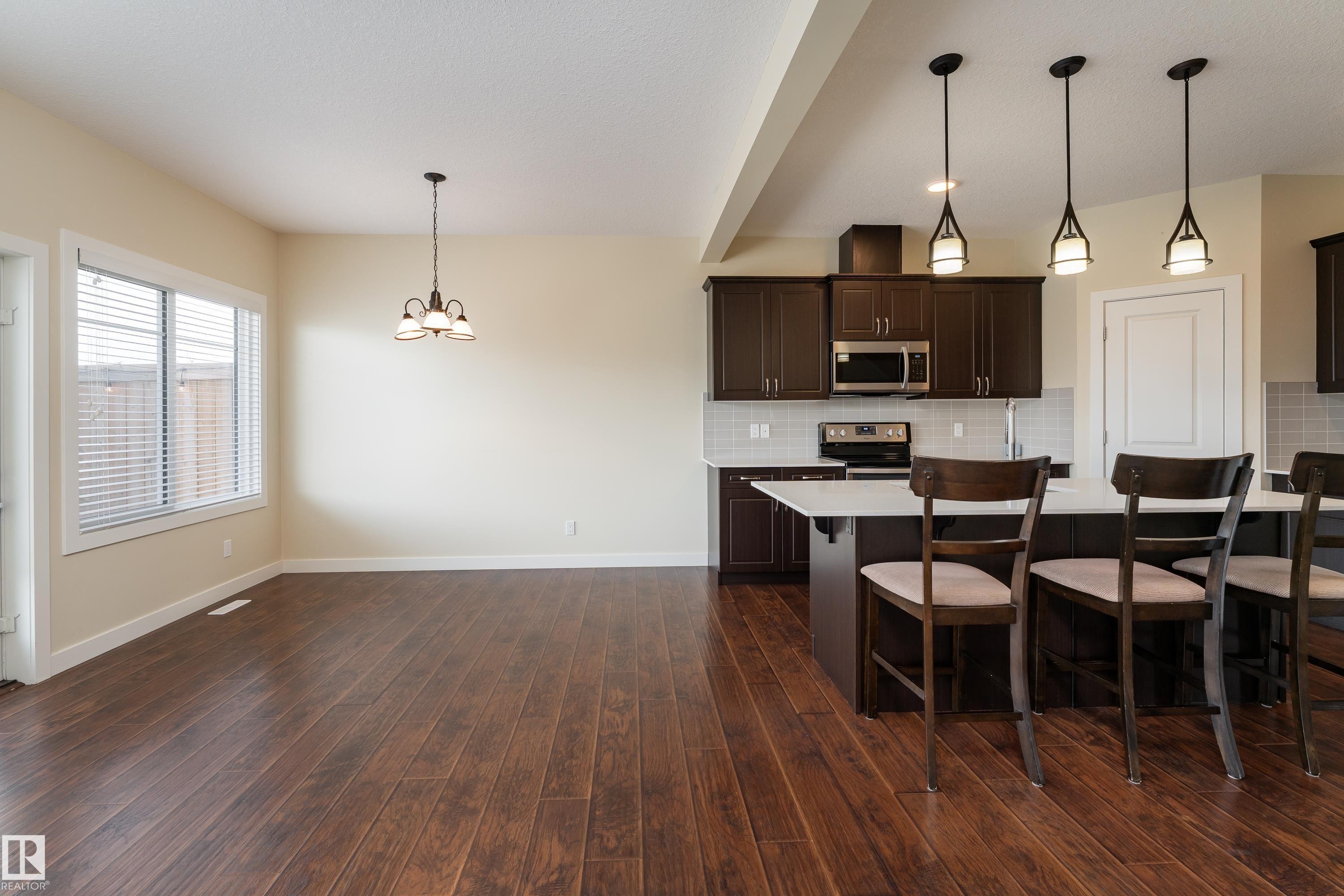 8589 Cushing Place Sw, Edmonton, AB - Indoor