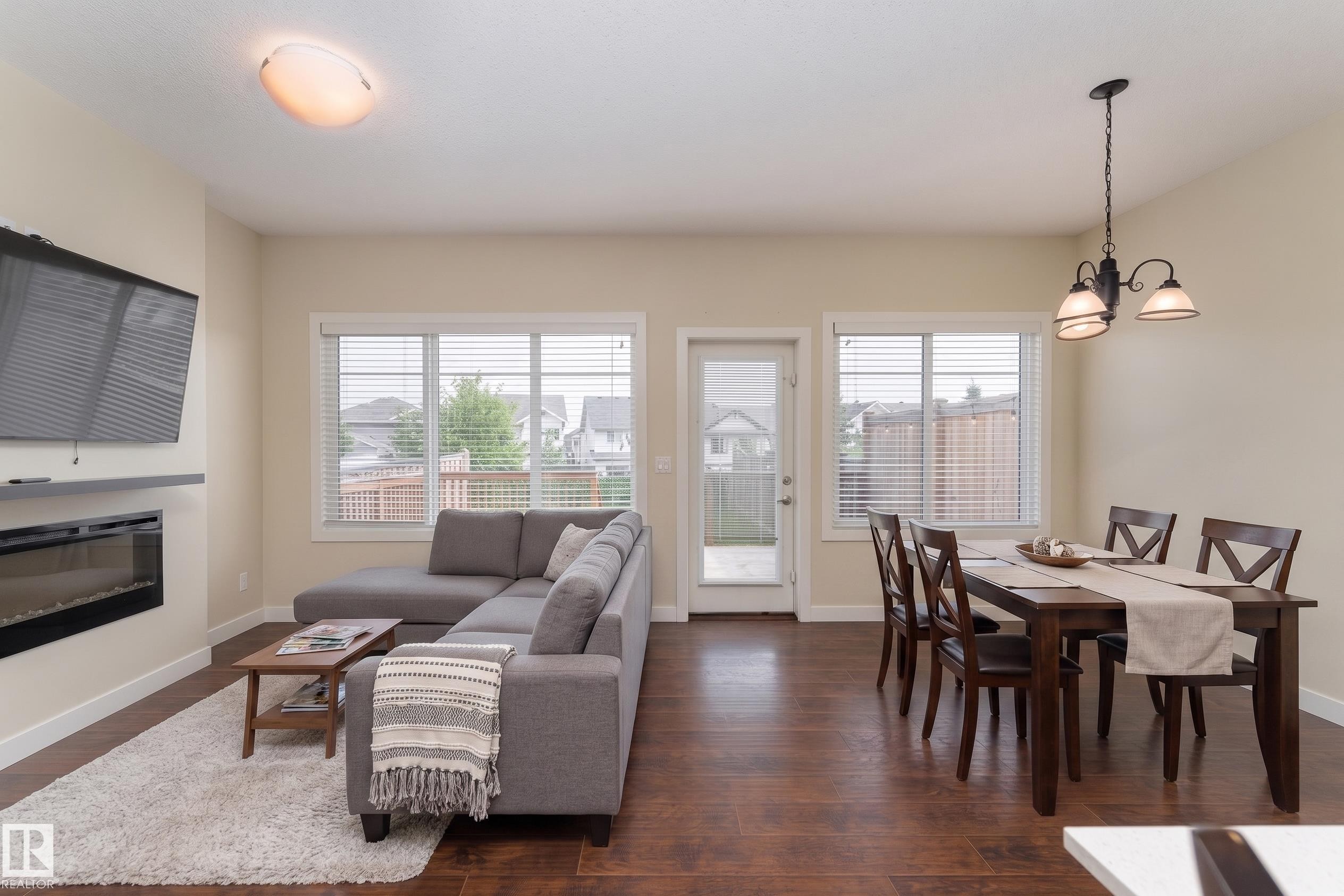 8589 Cushing Place Sw, Edmonton, AB - Indoor With Fireplace