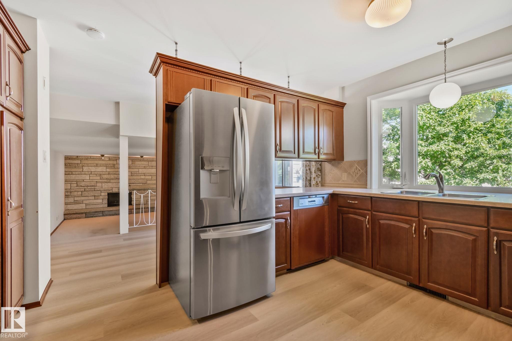 10904 40A Avenue, Edmonton, AB