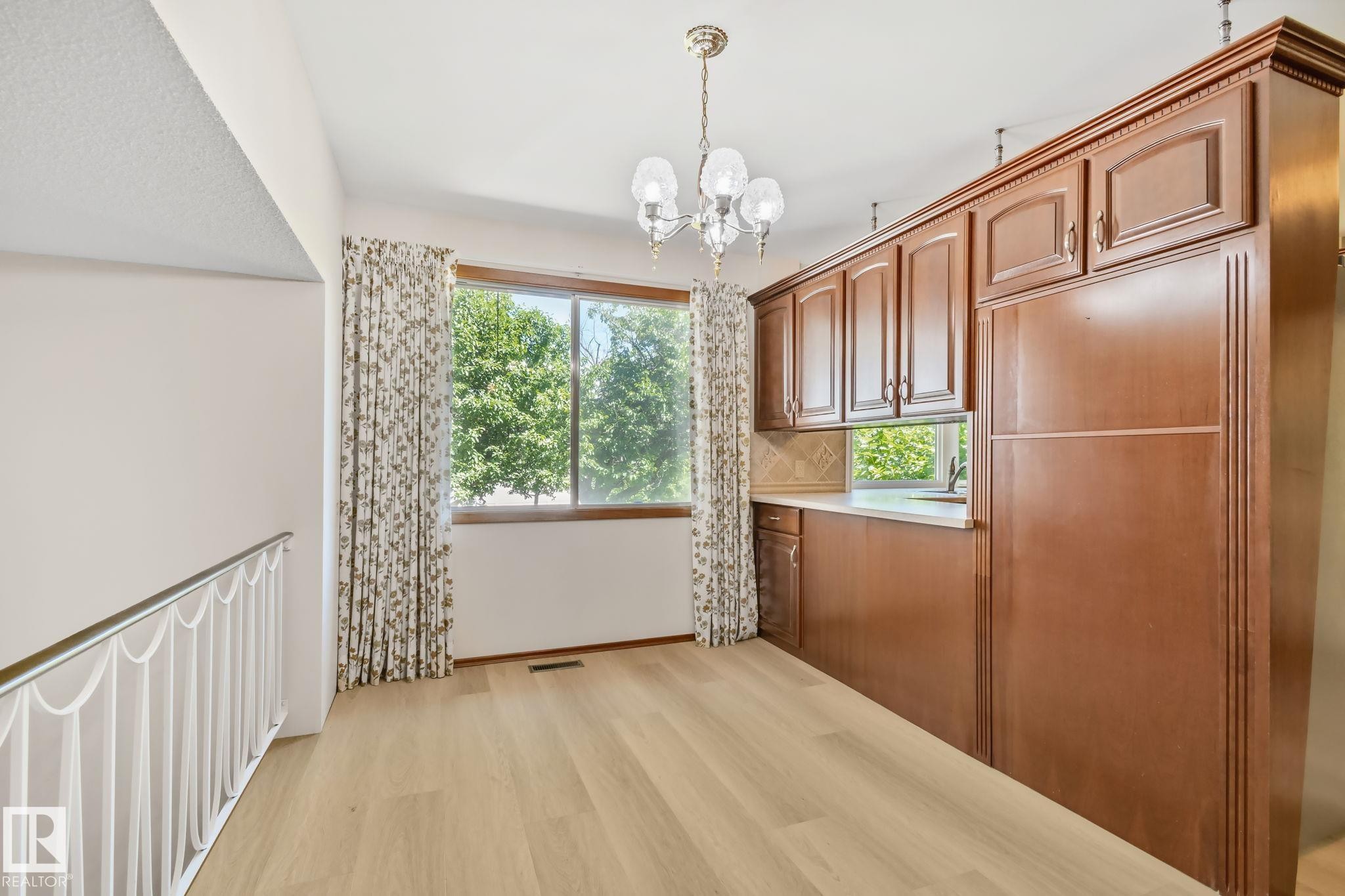 10904 40A Avenue, Edmonton, AB