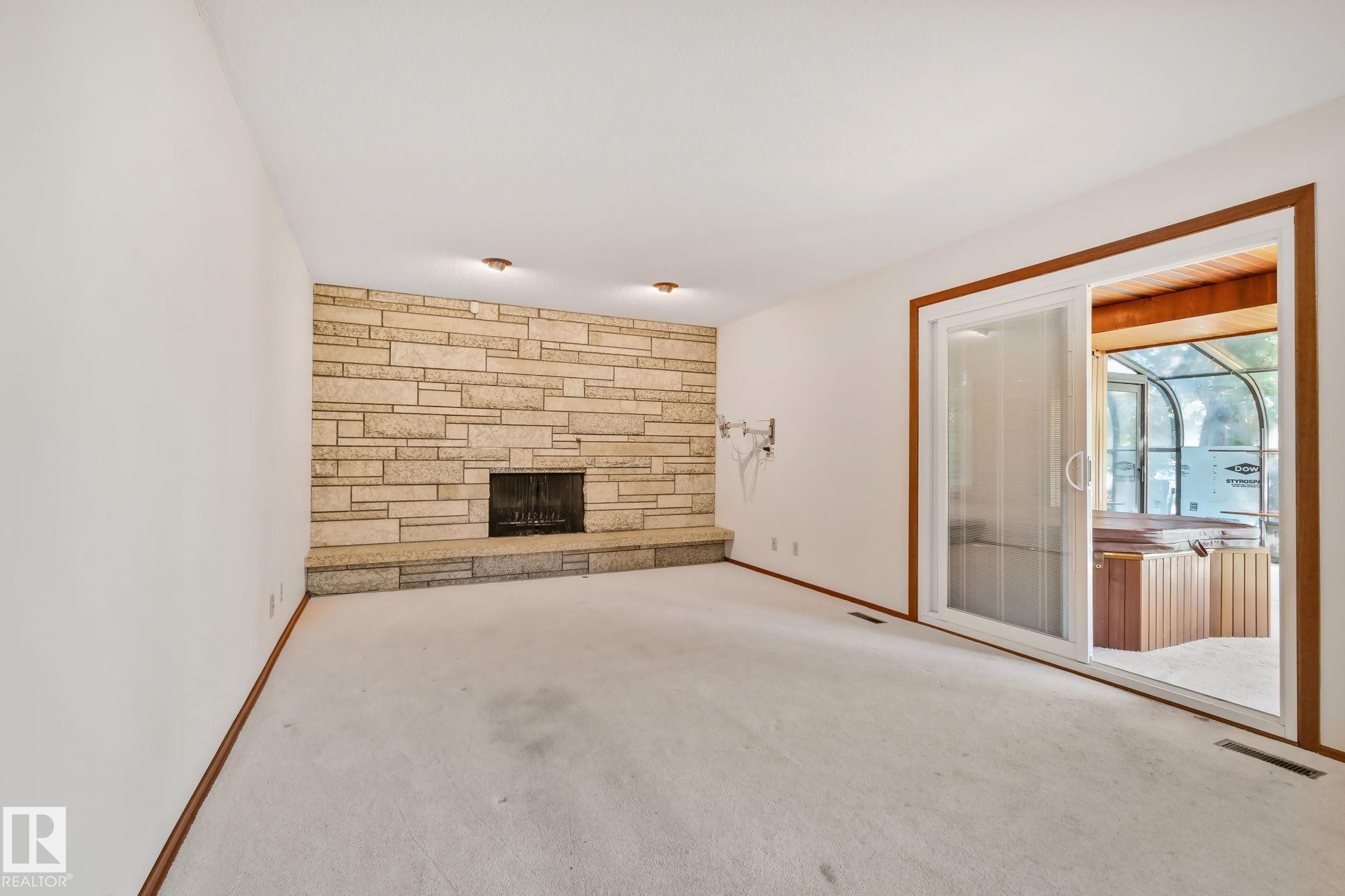 10904 40A Avenue, Edmonton, AB