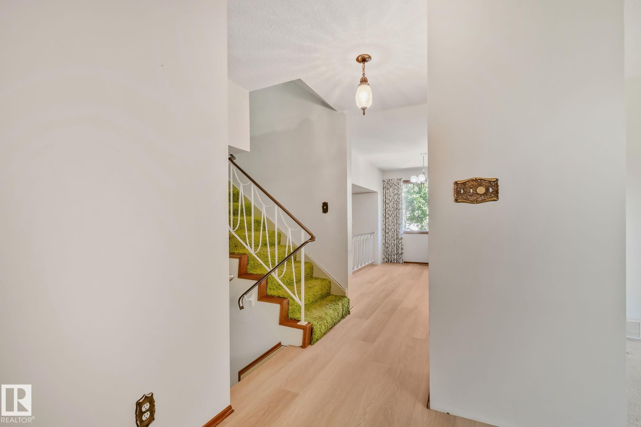 10904 40A Avenue, Edmonton, AB