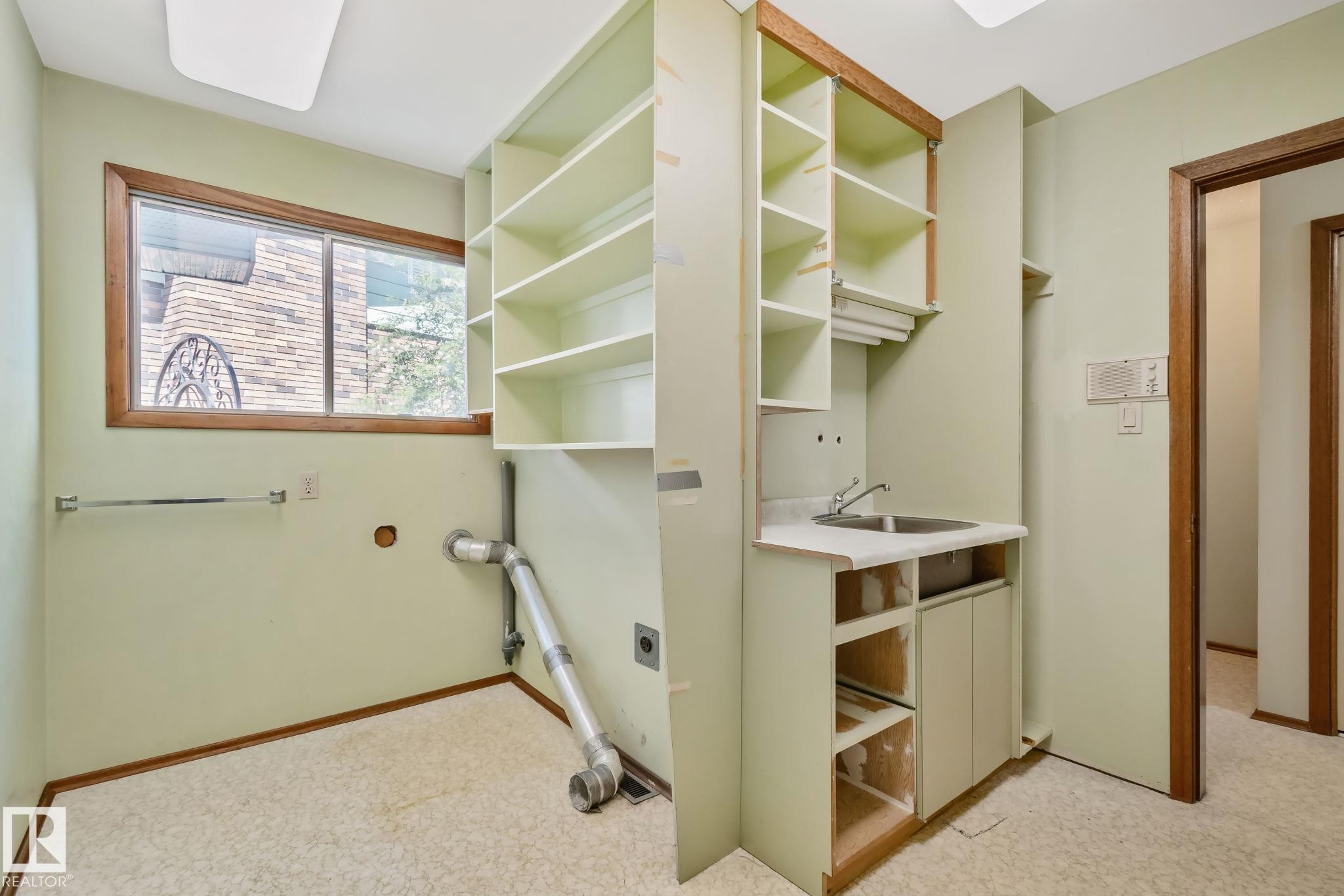 10904 40A Avenue, Edmonton, AB