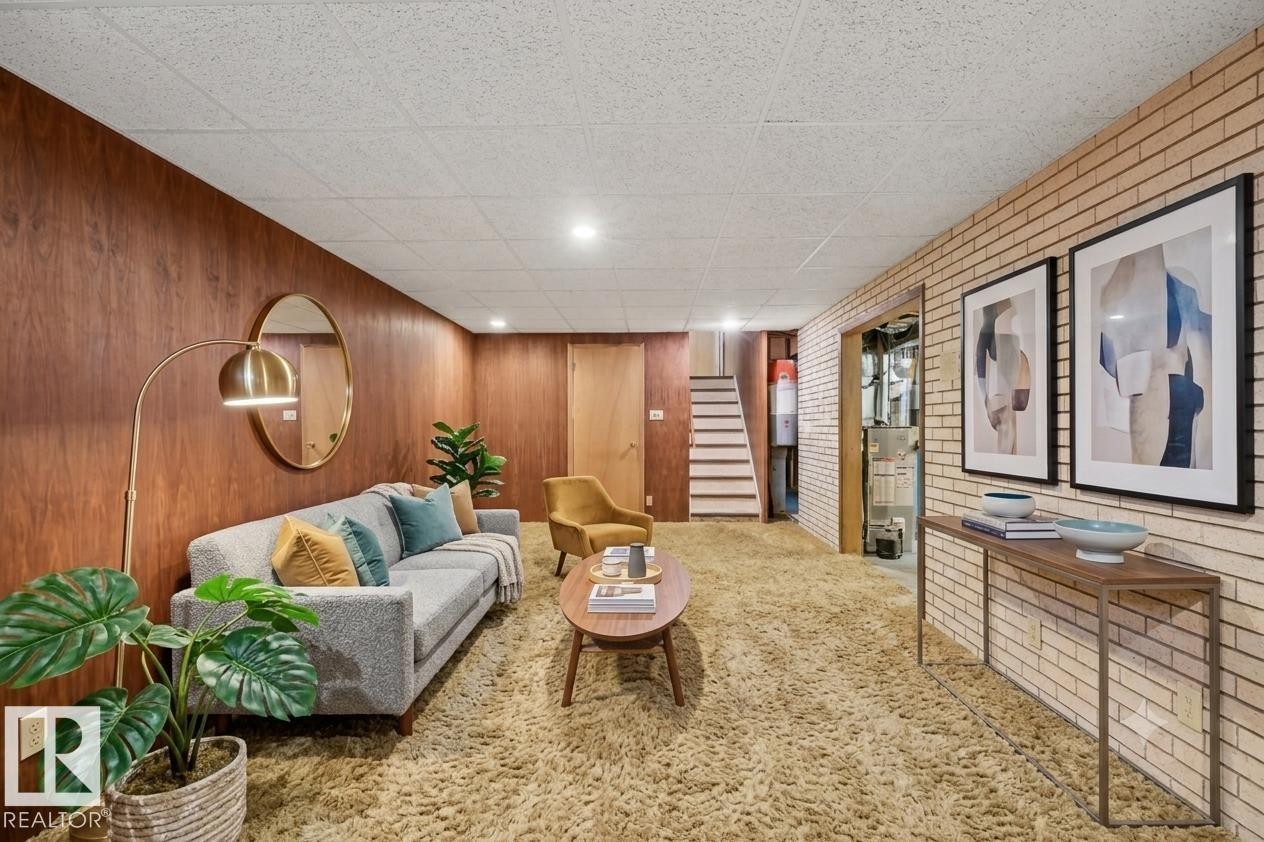 10904 40A Avenue, Edmonton, AB