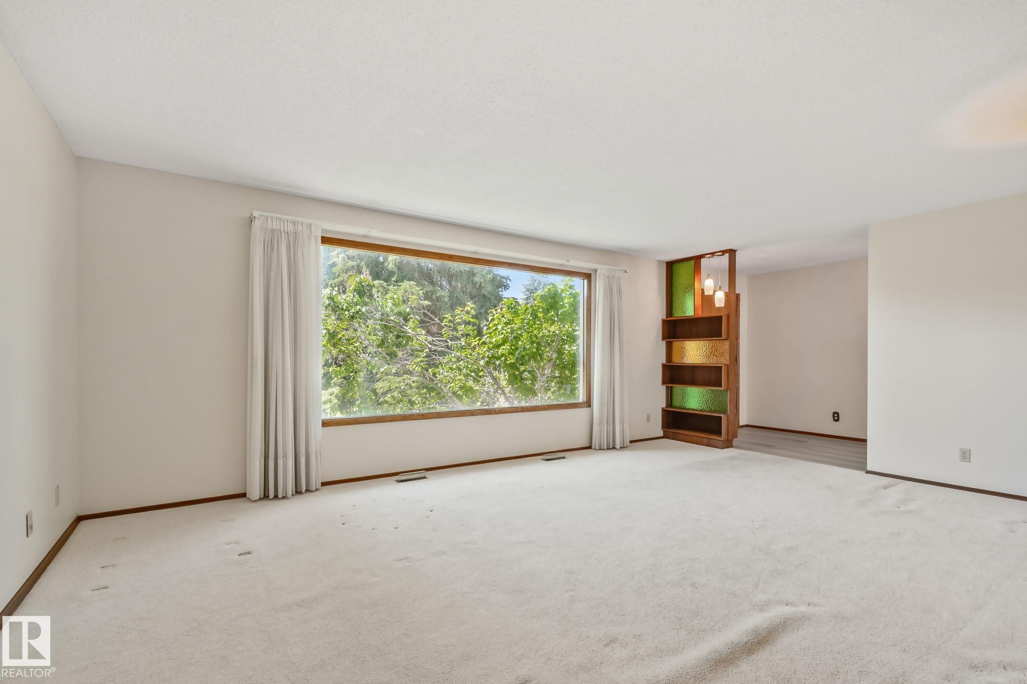 10904 40A Avenue, Edmonton, AB