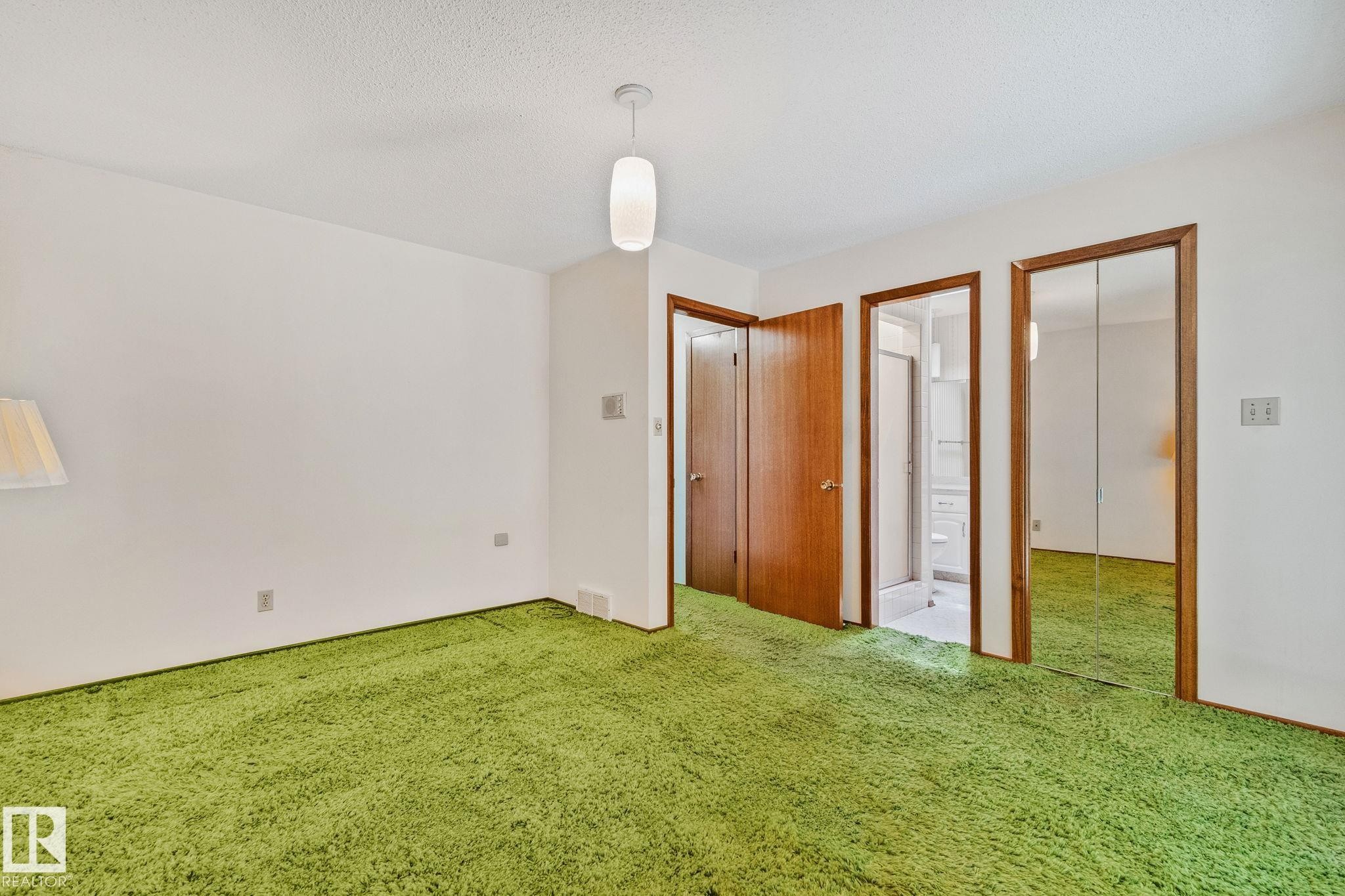 10904 40A Avenue, Edmonton, AB