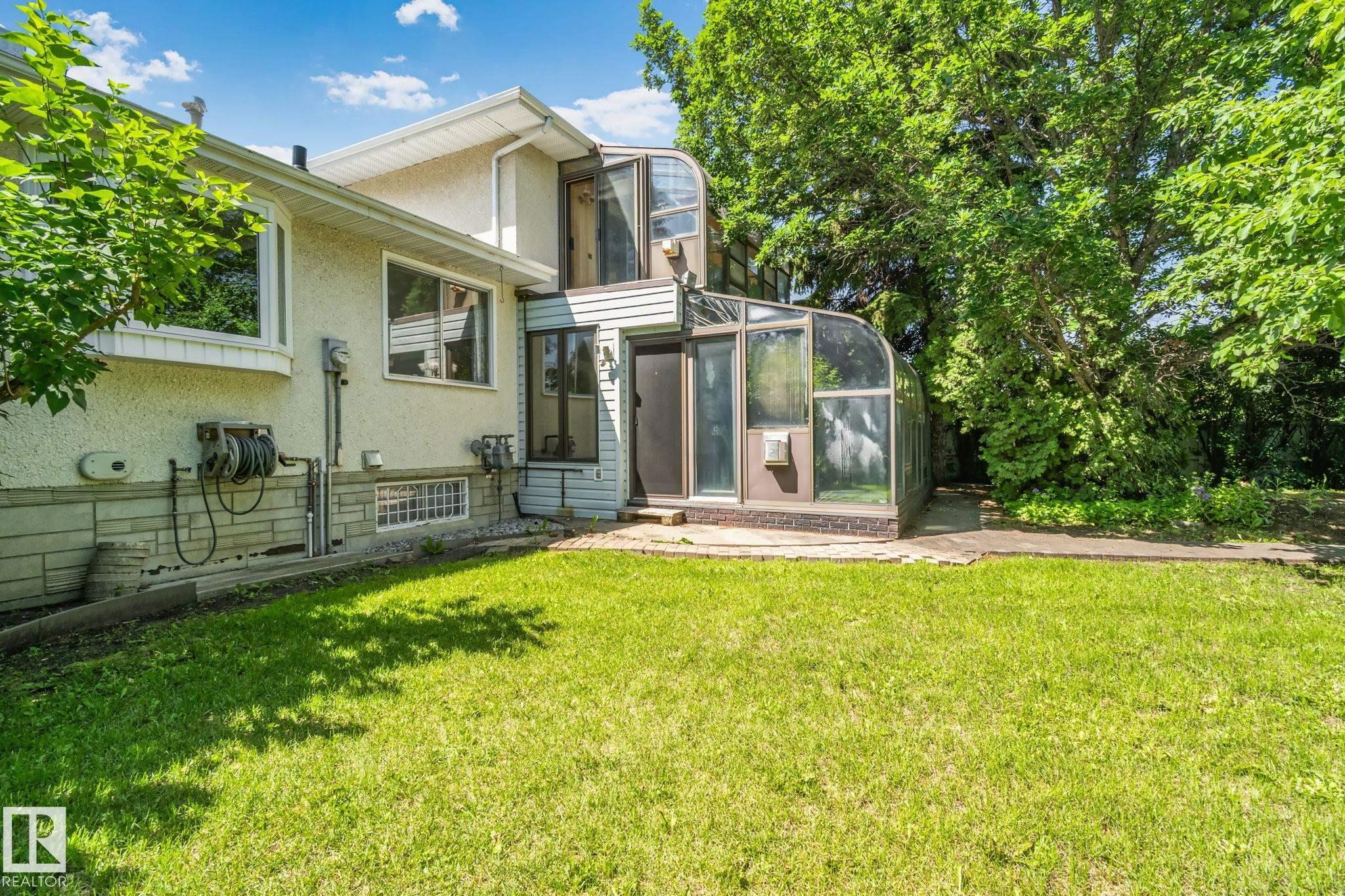 10904 40A Avenue, Edmonton, AB