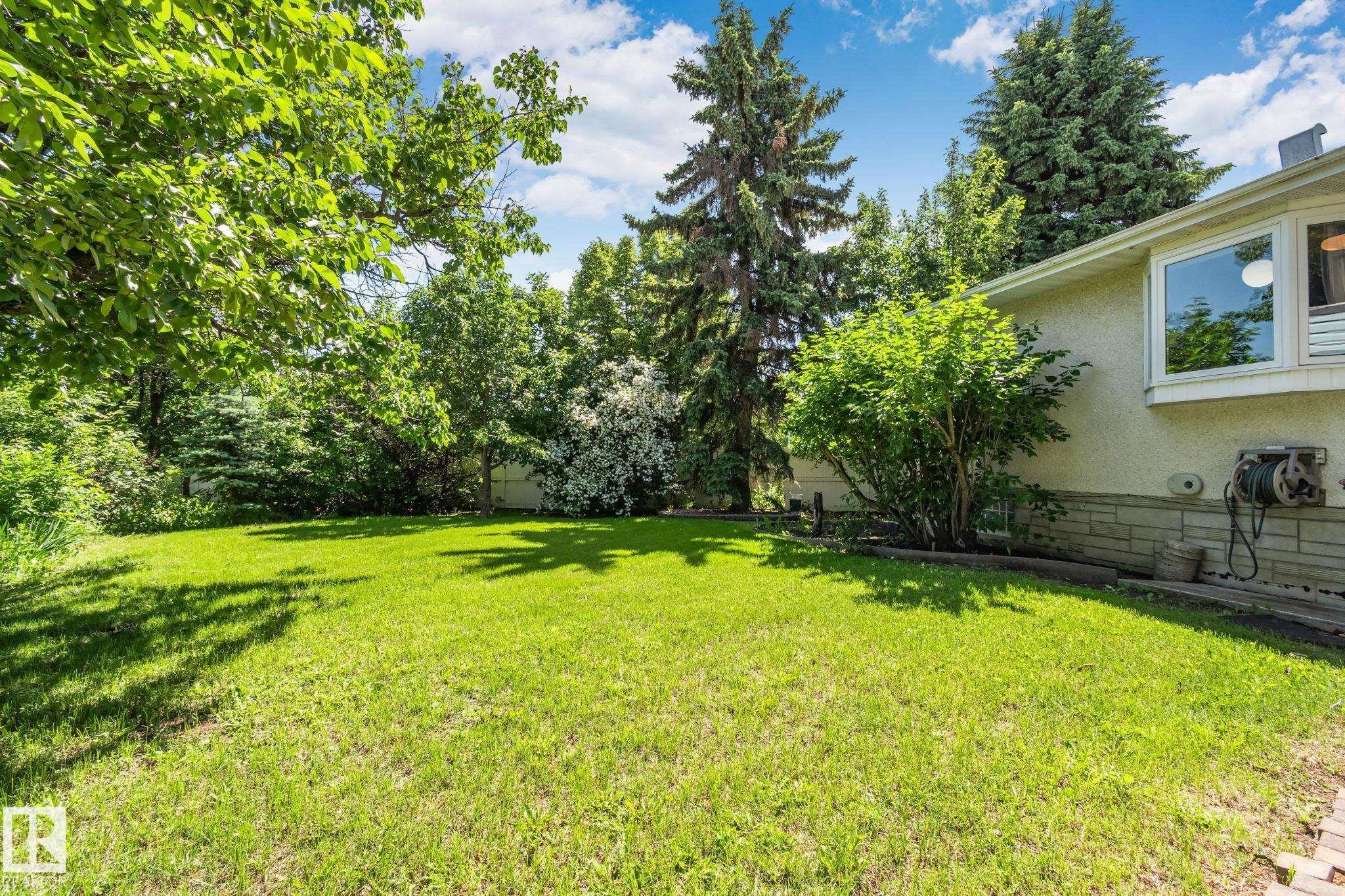 10904 40A Avenue, Edmonton, AB
