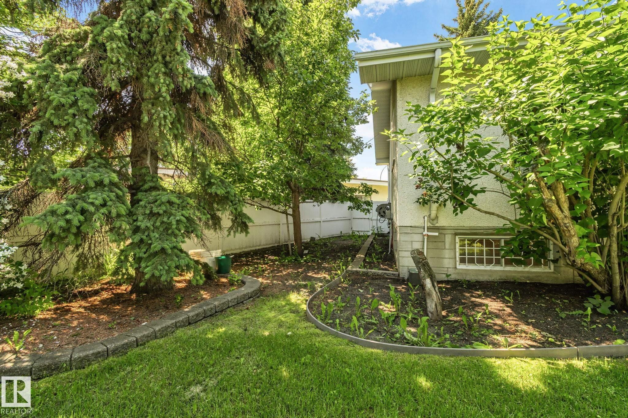 10904 40A Avenue, Edmonton, AB