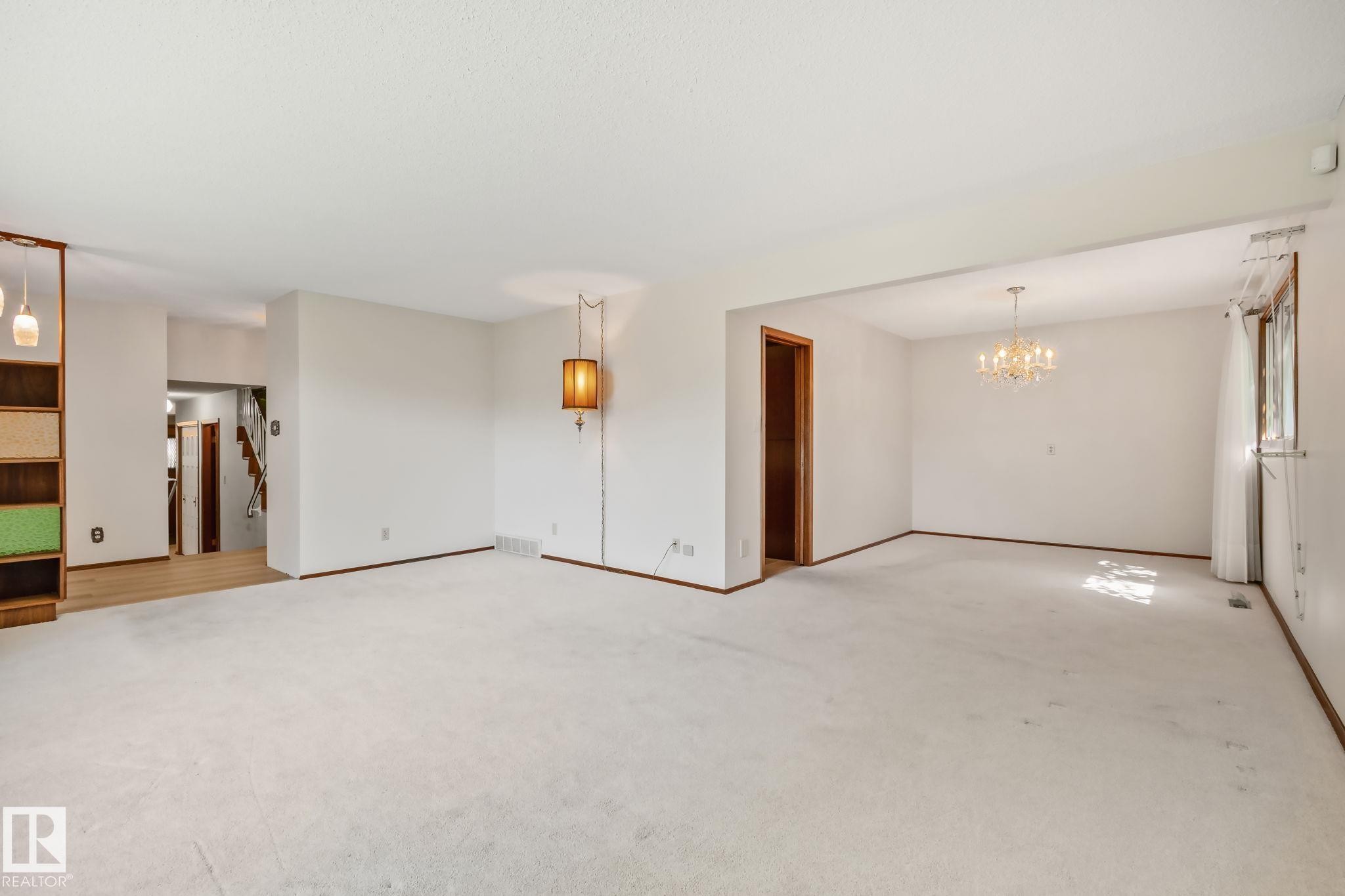 10904 40A Avenue, Edmonton, AB