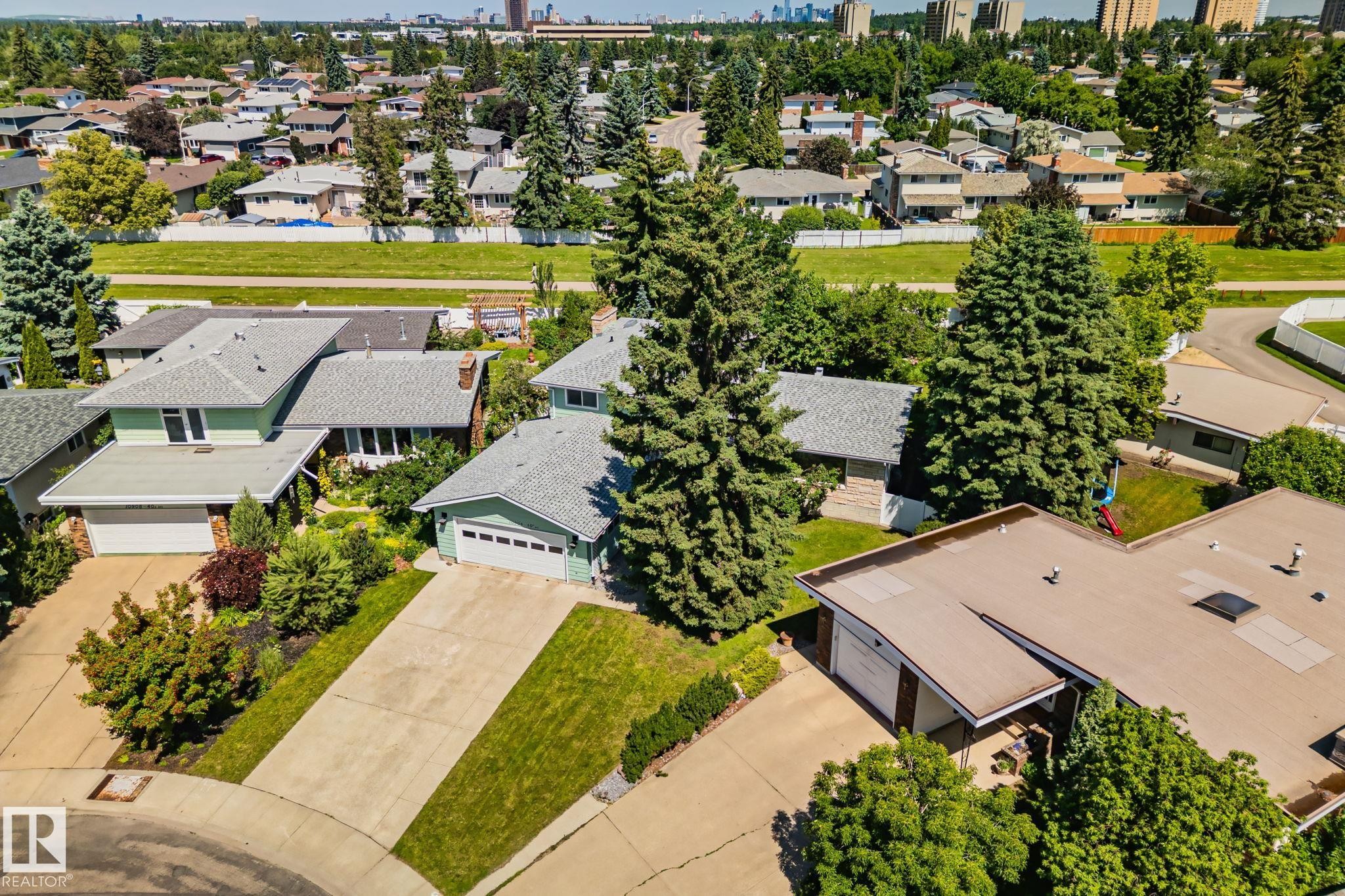 10904 40A Avenue, Edmonton, AB