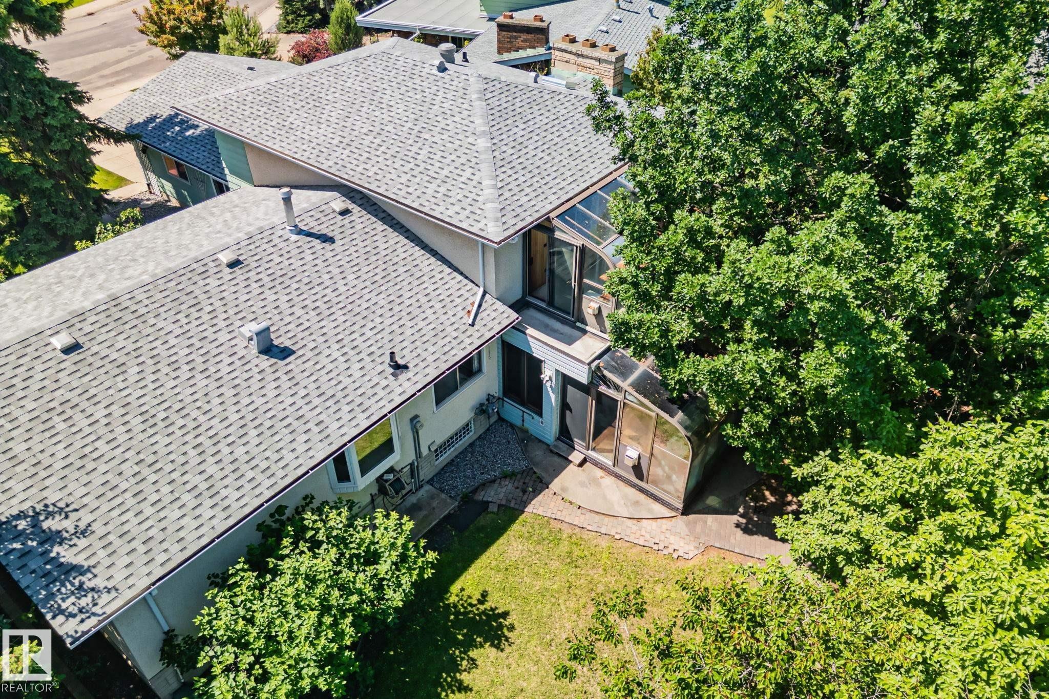 10904 40A Avenue, Edmonton, AB