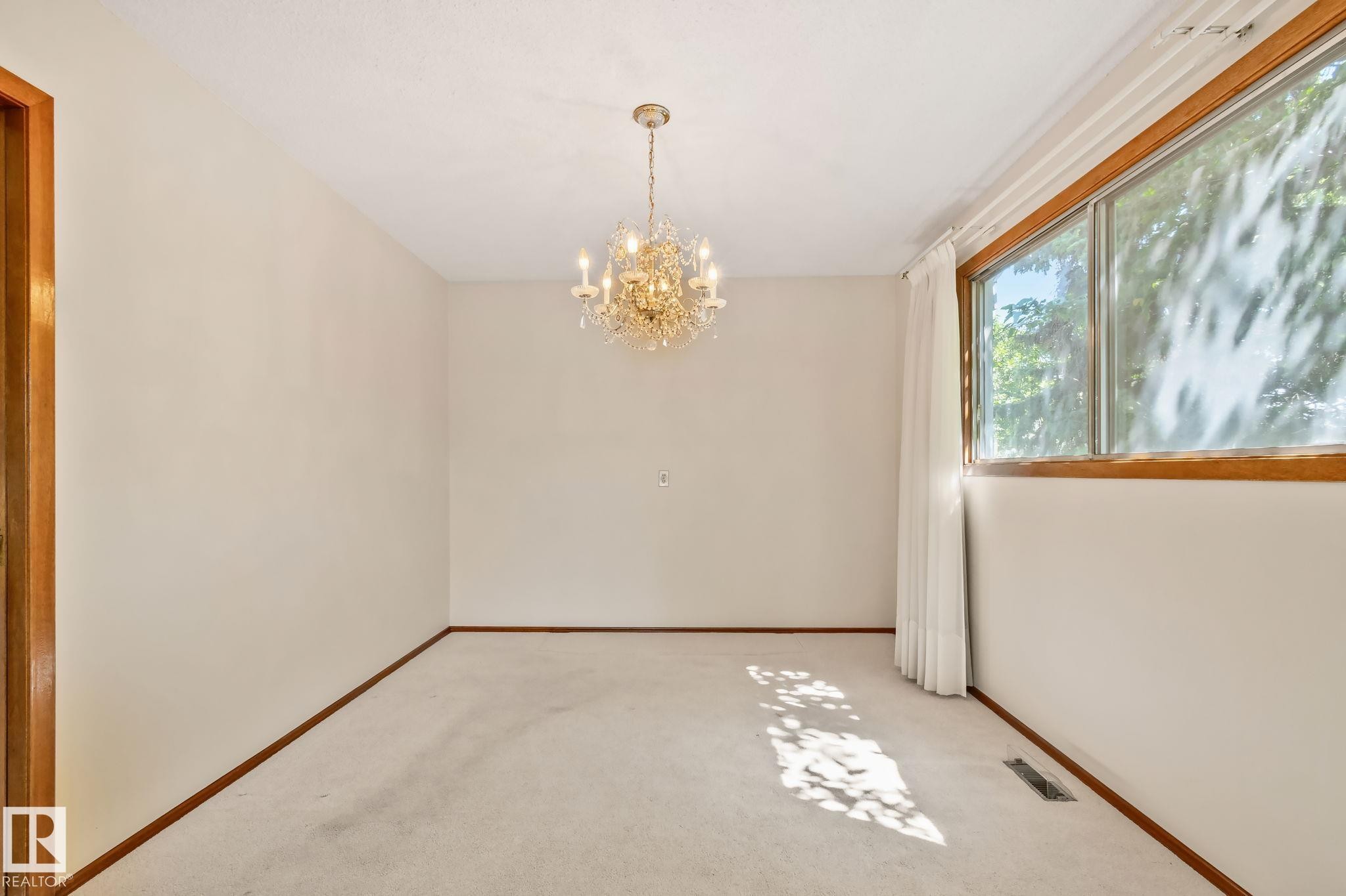 10904 40A Avenue, Edmonton, AB