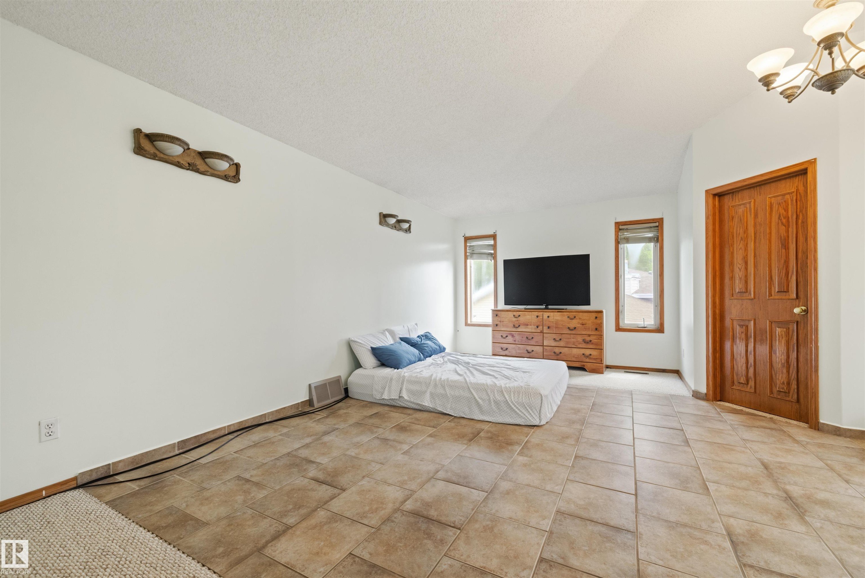 17219 113 Street, Edmonton, AB