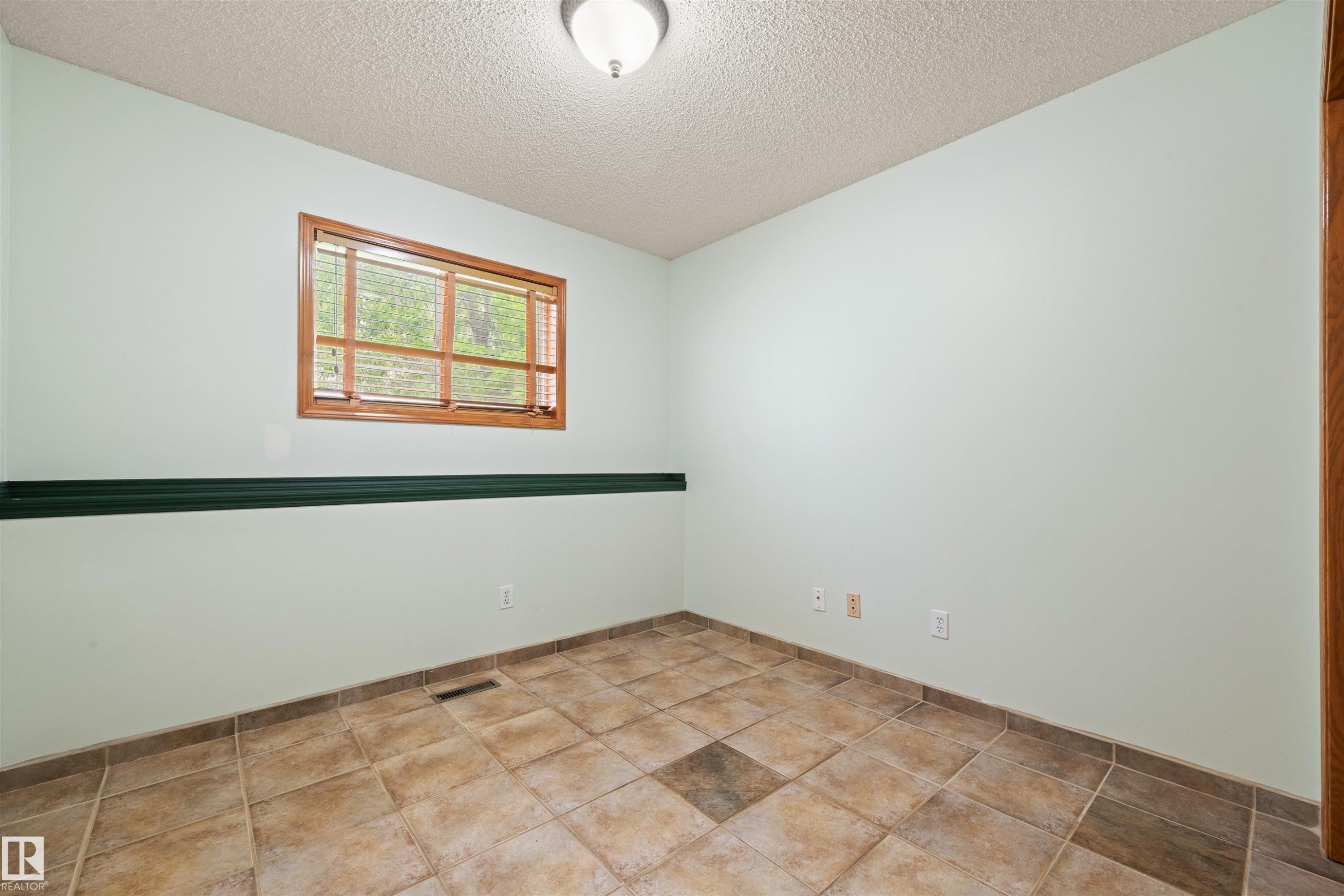 17219 113 Street, Edmonton, AB