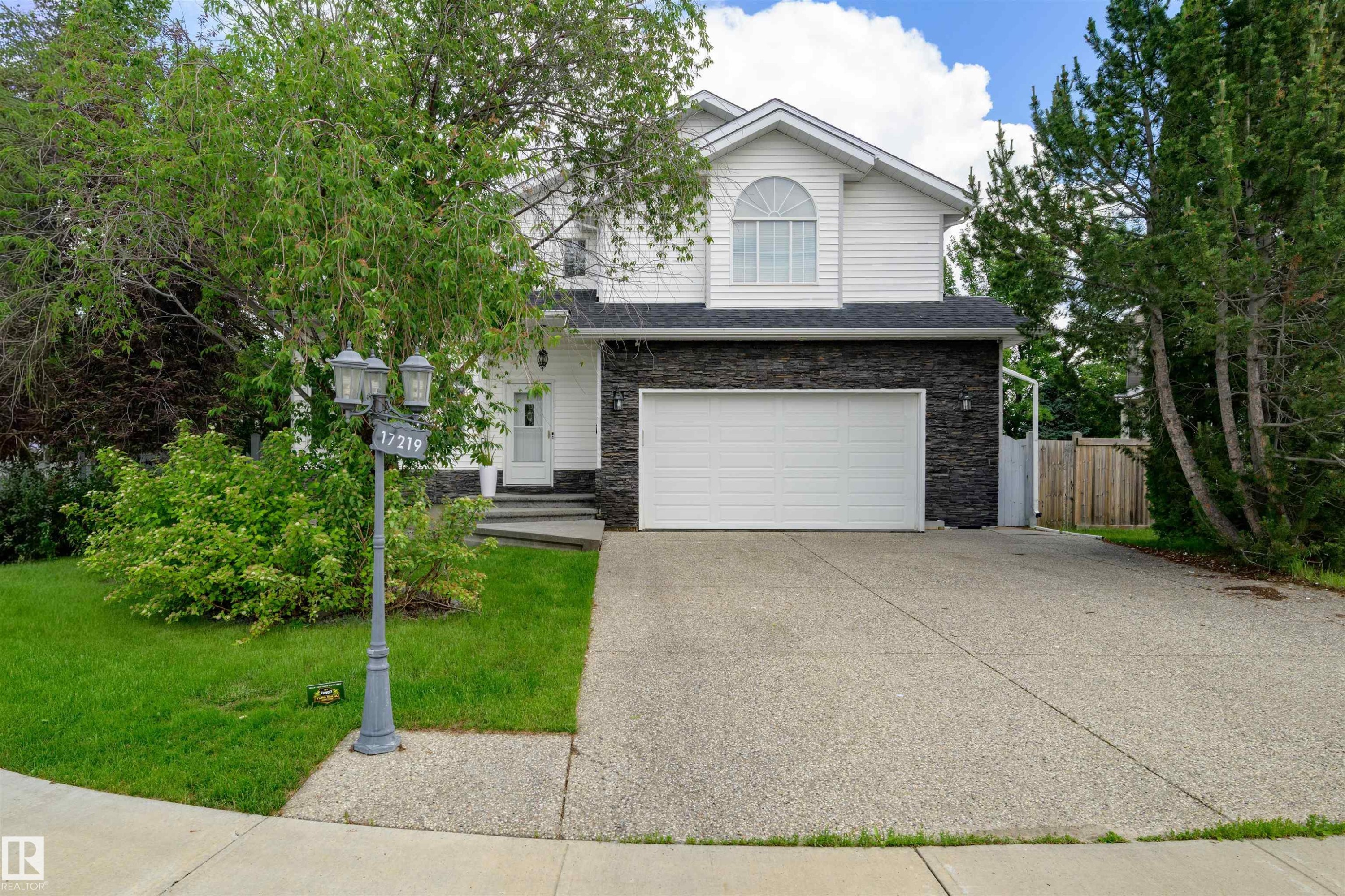 17219 113 Street, Edmonton, AB