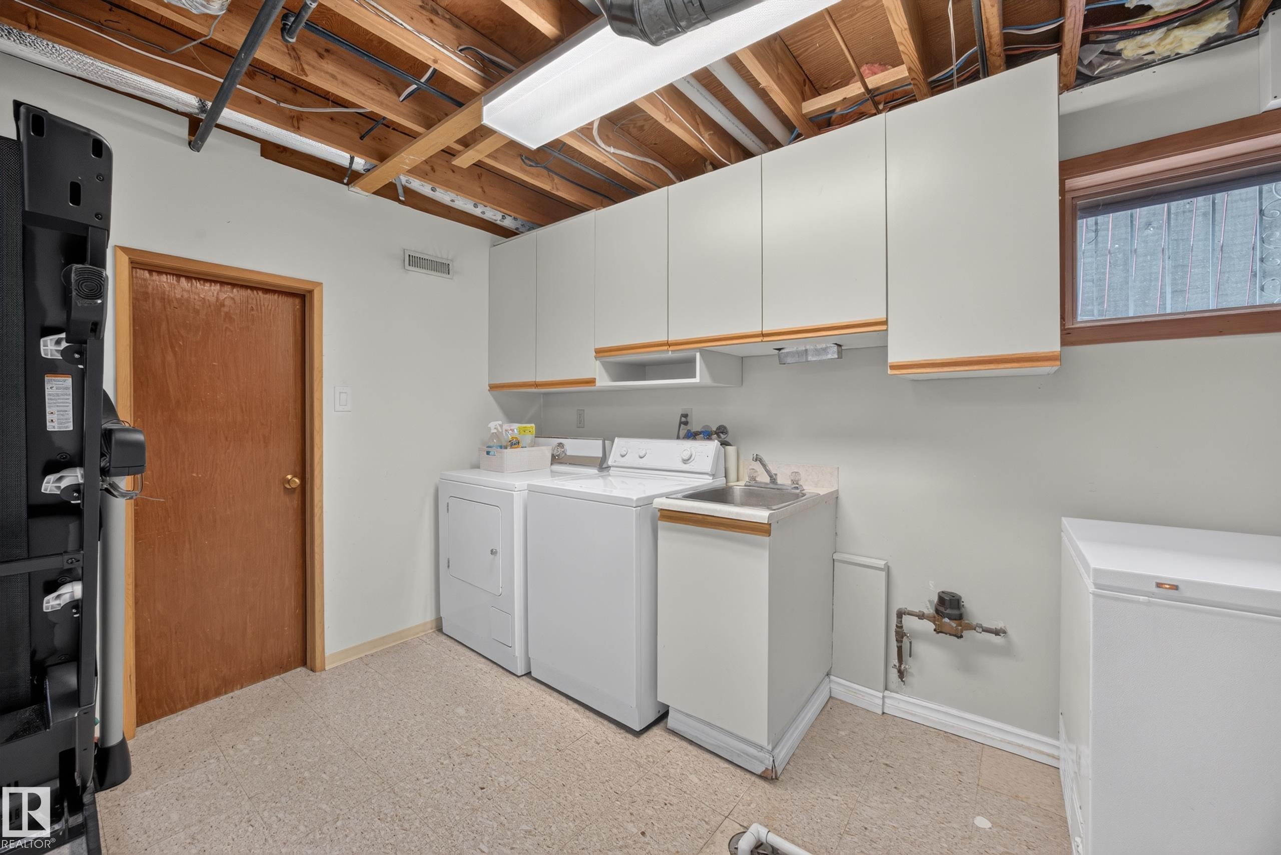 Laundry room - 3411 103 Avenue Nw, Edmonton, AB
