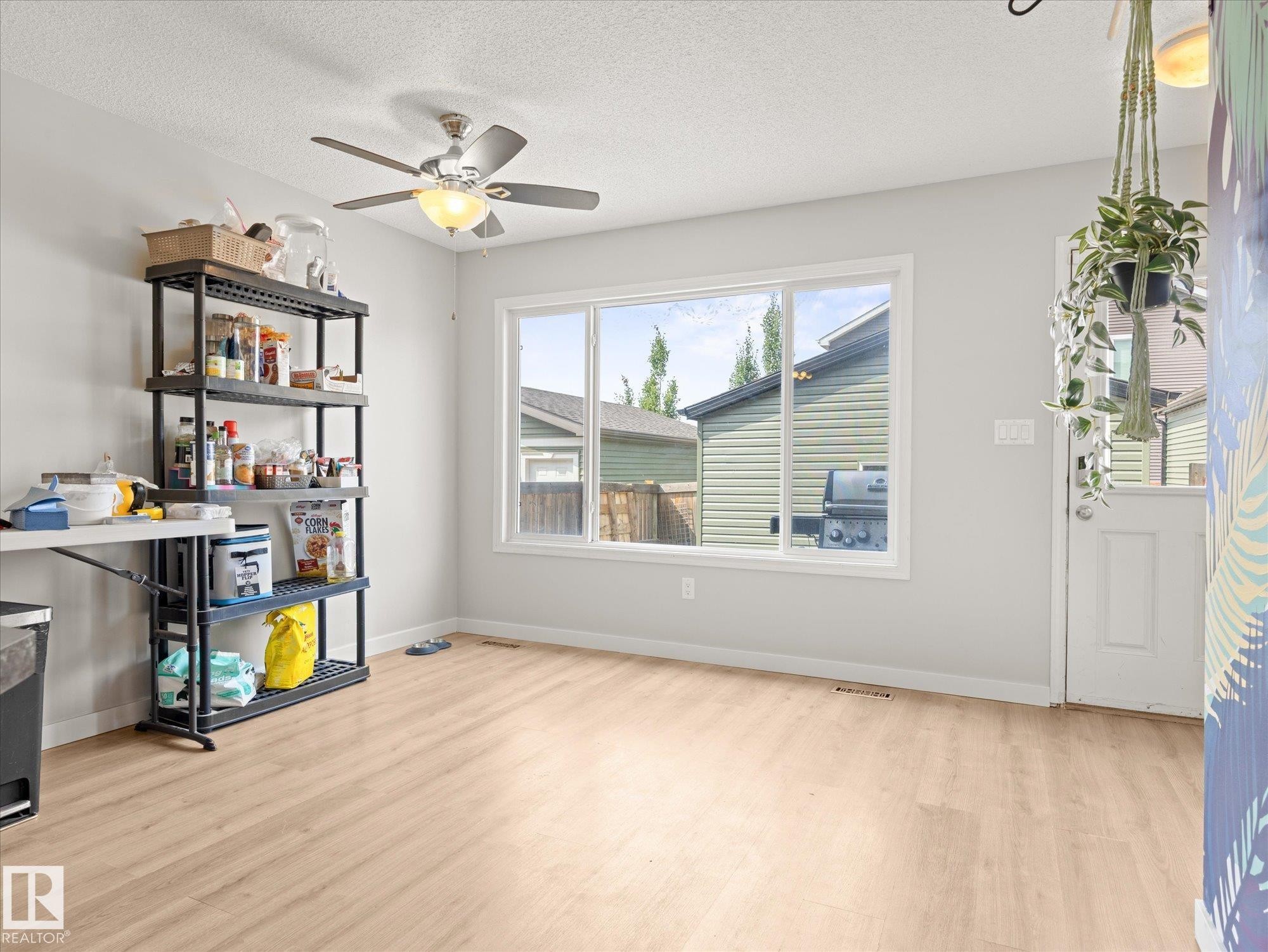 Light wood-finish flooring extending throughout the room - 473 Orchards Boulevard Sw, Edmonton, AB - Indoor