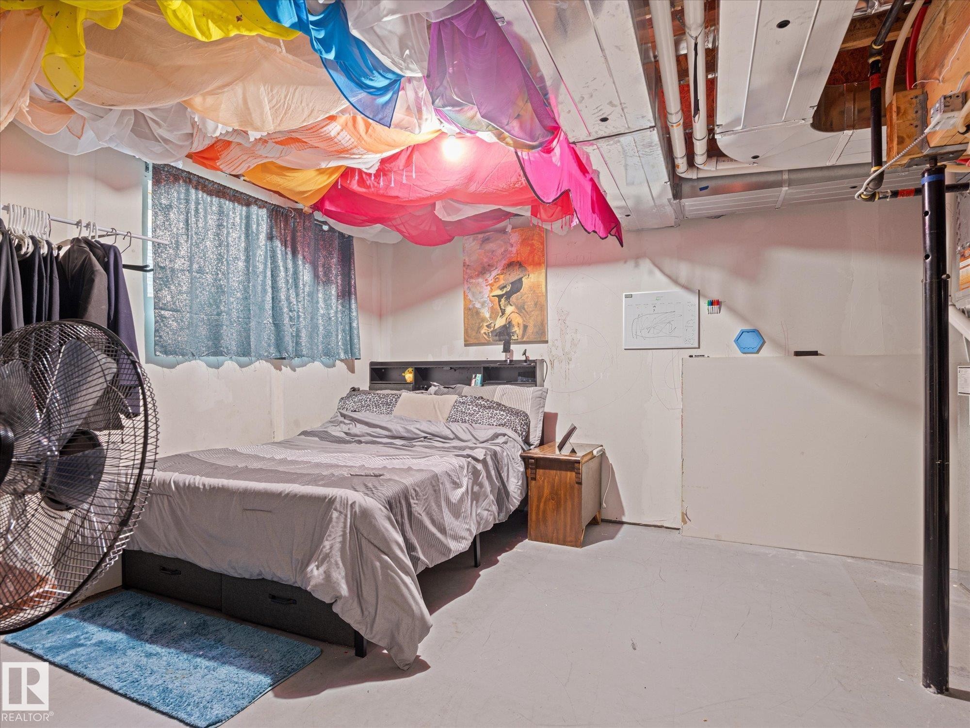 Image quality insufficient for description - 473 Orchards Boulevard Sw, Edmonton, AB - Indoor Photo Showing Bedroom