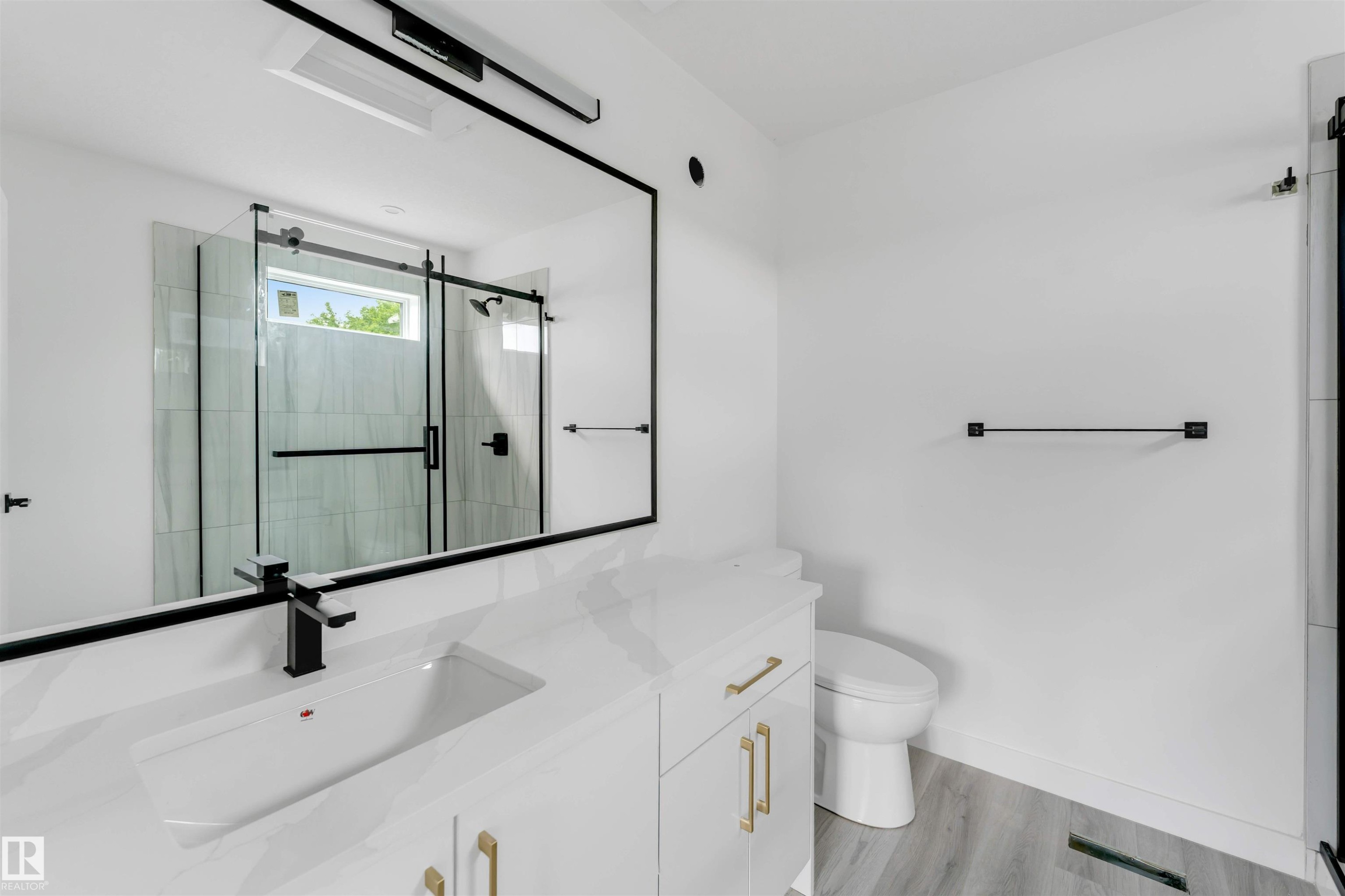 Bathroom - 3605 112 Ave, Edmonton, AB