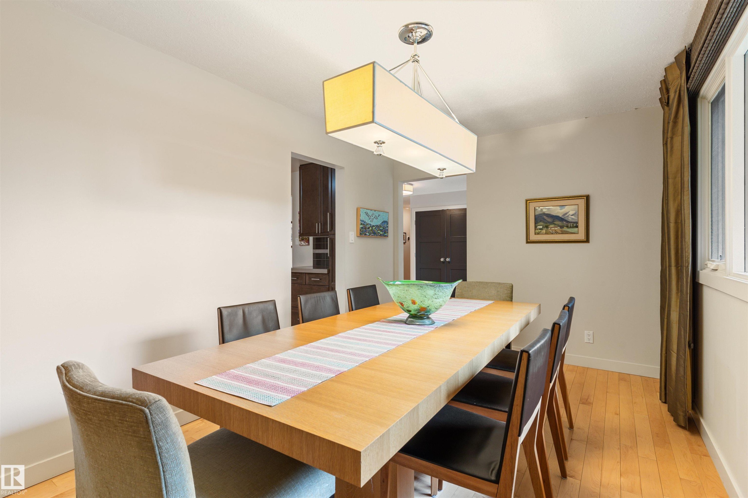 16 Quesnell Road Nw, Edmonton, AB - Indoor Photo Showing Dining Room