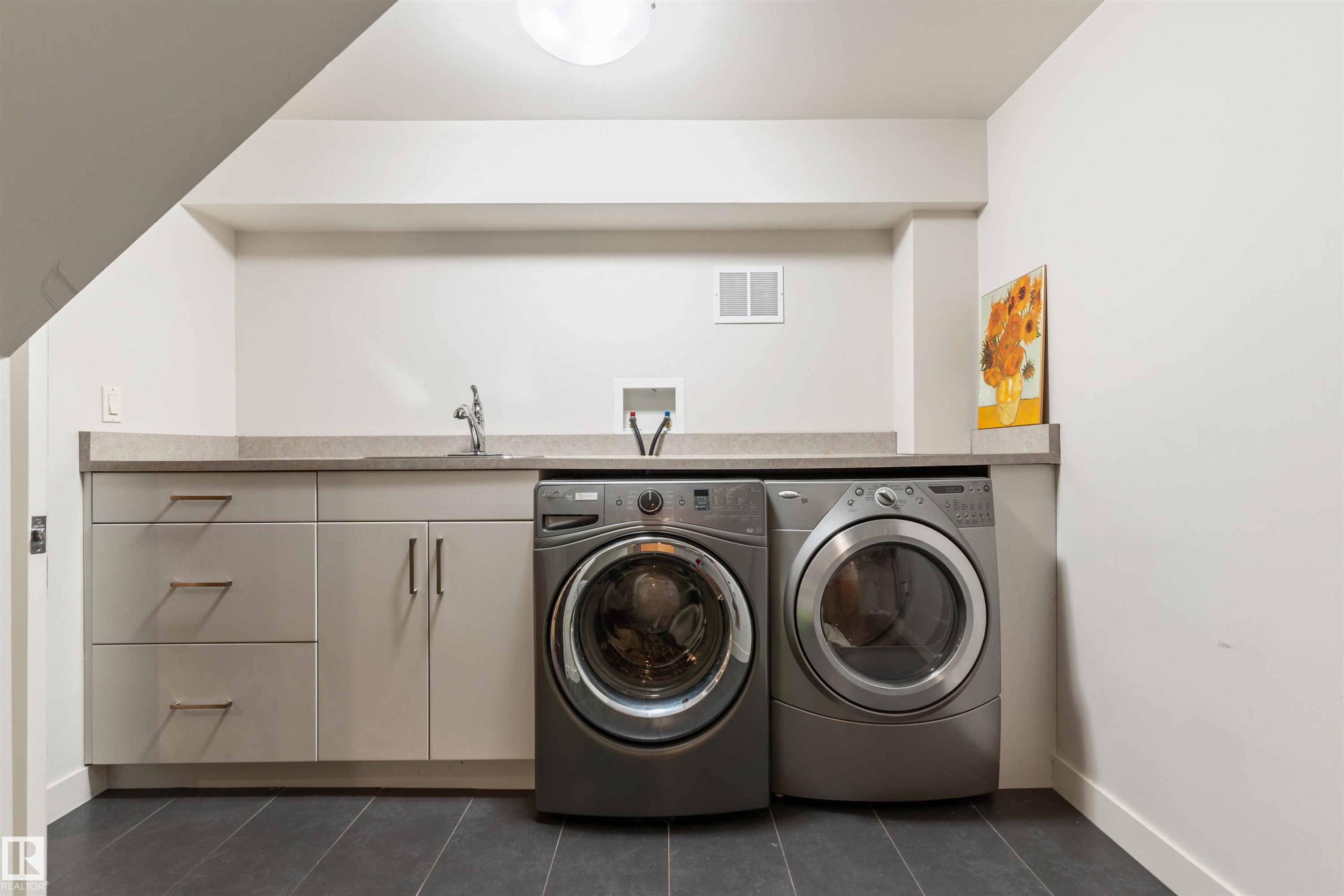 16 Quesnell Road Nw, Edmonton, AB - Indoor Photo Showing Laundry Room