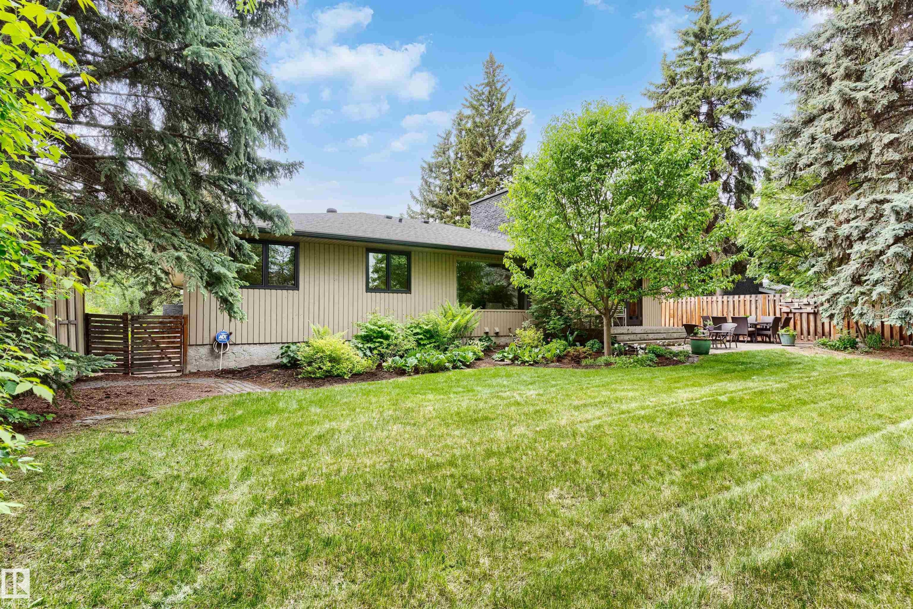 16 Quesnell Road Nw, Edmonton, AB - Outdoor