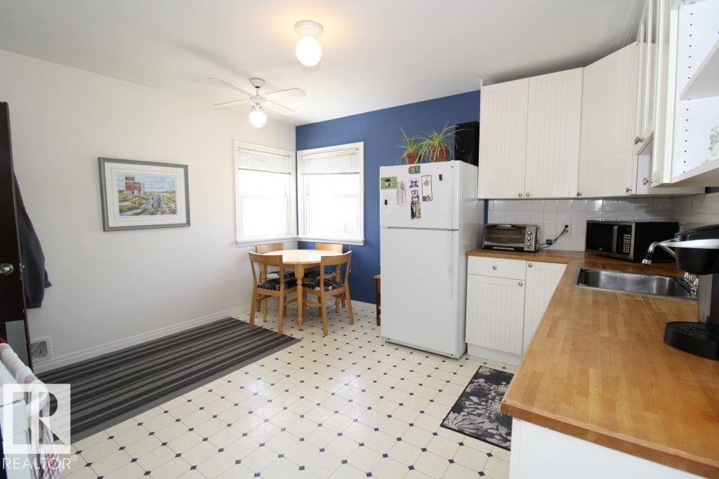 10320 79 Street Nw, Edmonton, AB - Indoor Photo Showing Kitchen