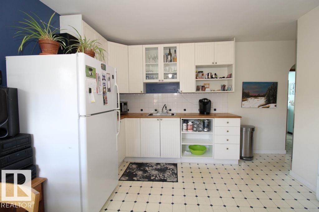 10320 79 Street Nw, Edmonton, AB - Indoor Photo Showing Kitchen