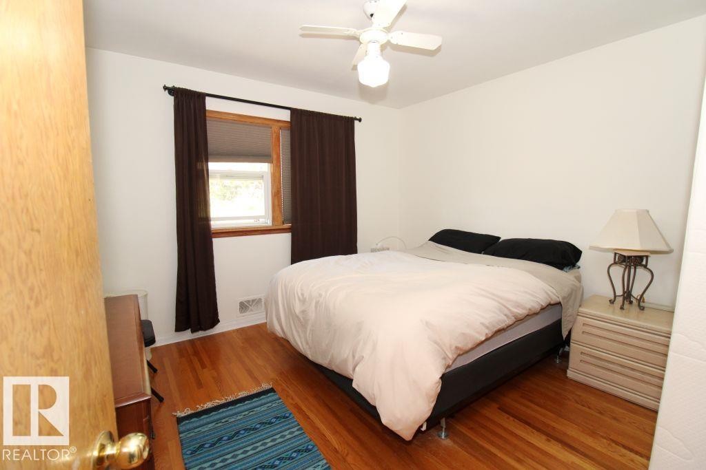 10320 79 Street Nw, Edmonton, AB - Indoor Photo Showing Bedroom