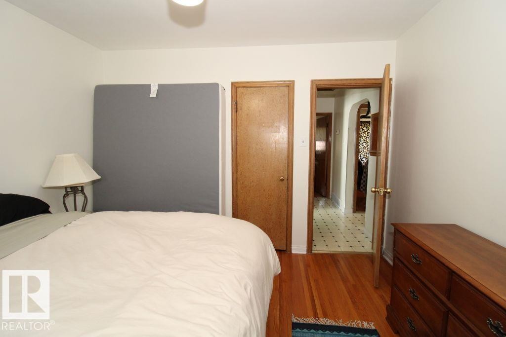 10320 79 Street Nw, Edmonton, AB - Indoor Photo Showing Bedroom