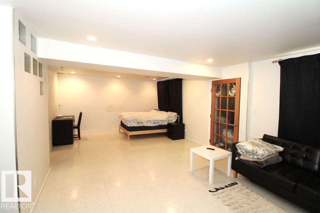 10320 79 Street Nw, Edmonton, AB - Indoor