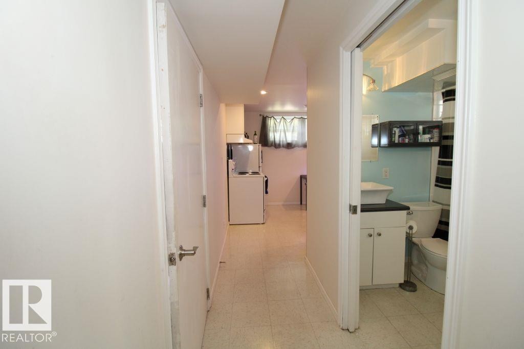 10320 79 Street Nw, Edmonton, AB - Indoor Photo Showing Other Room