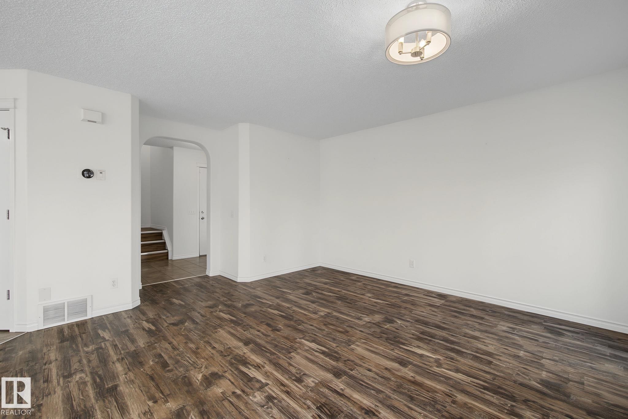 616 61 Street Sw, Edmonton, AB - Indoor Photo Showing Other Room