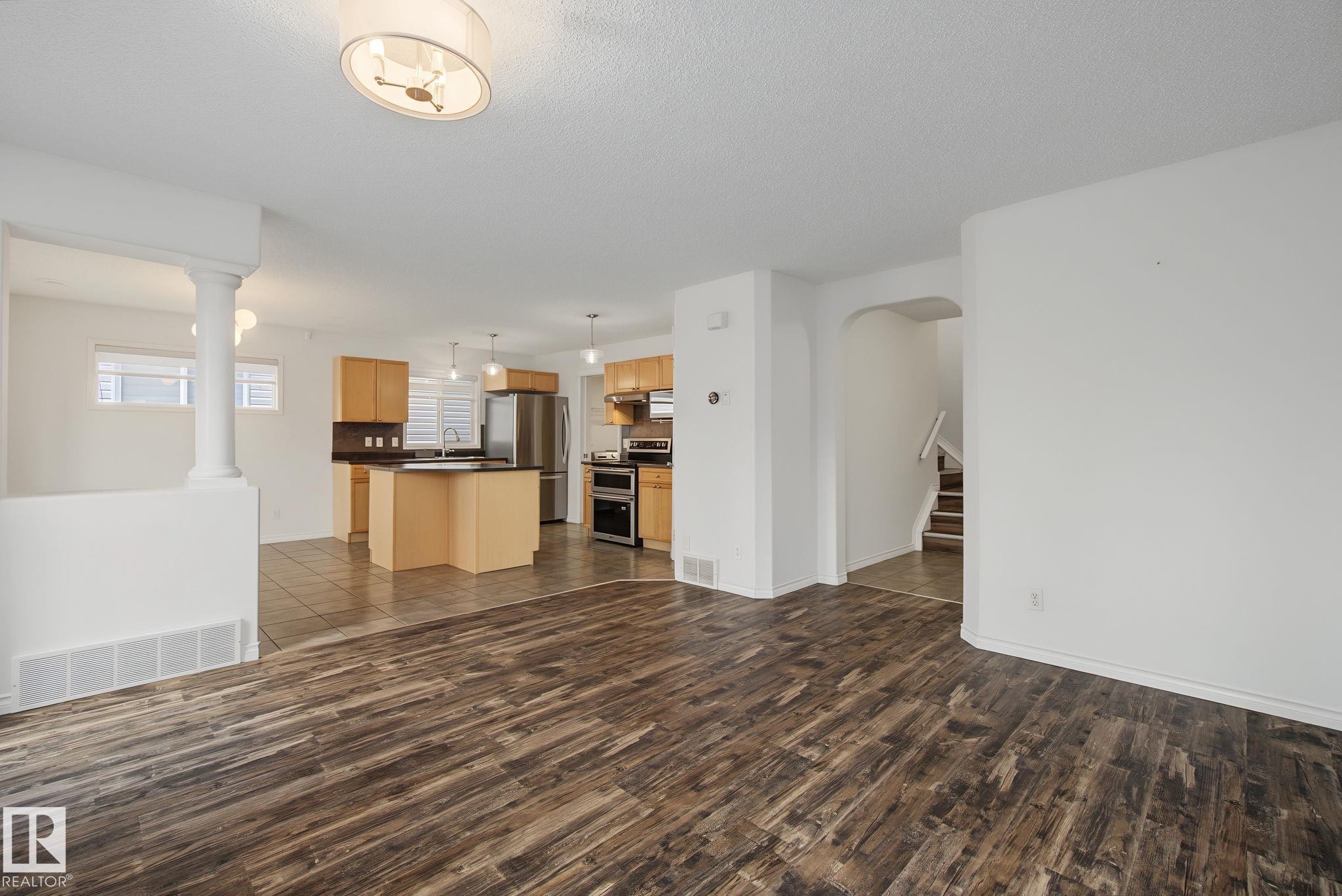 616 61 Street Sw, Edmonton, AB - Indoor Photo Showing Other Room
