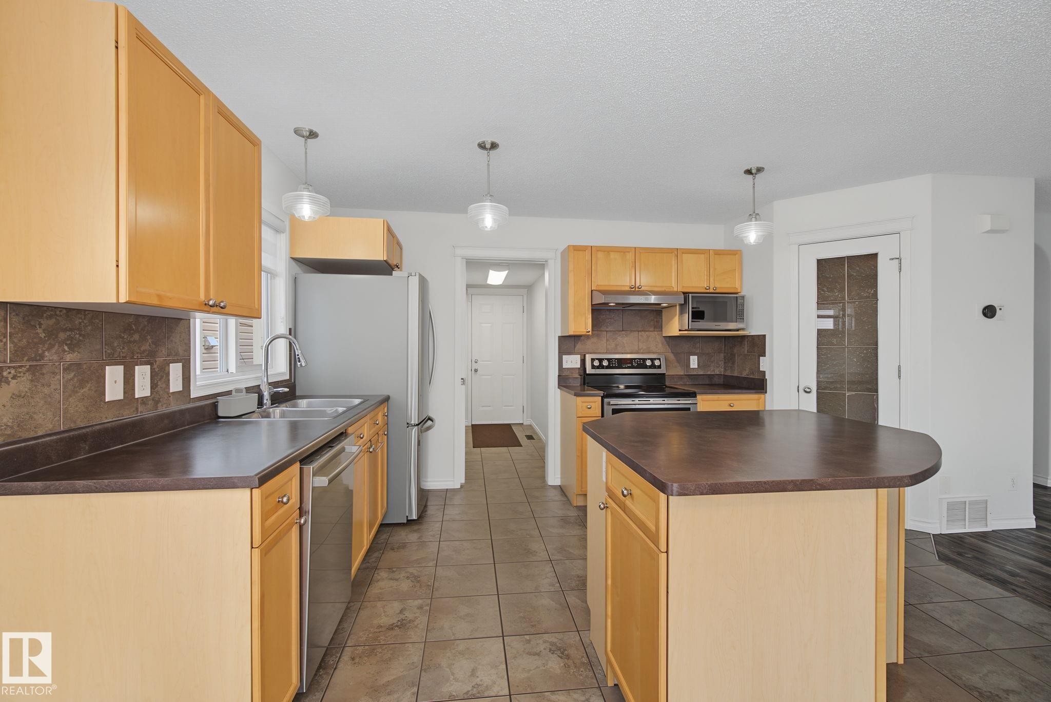 616 61 Street Sw, Edmonton, AB - Indoor Photo Showing Kitchen