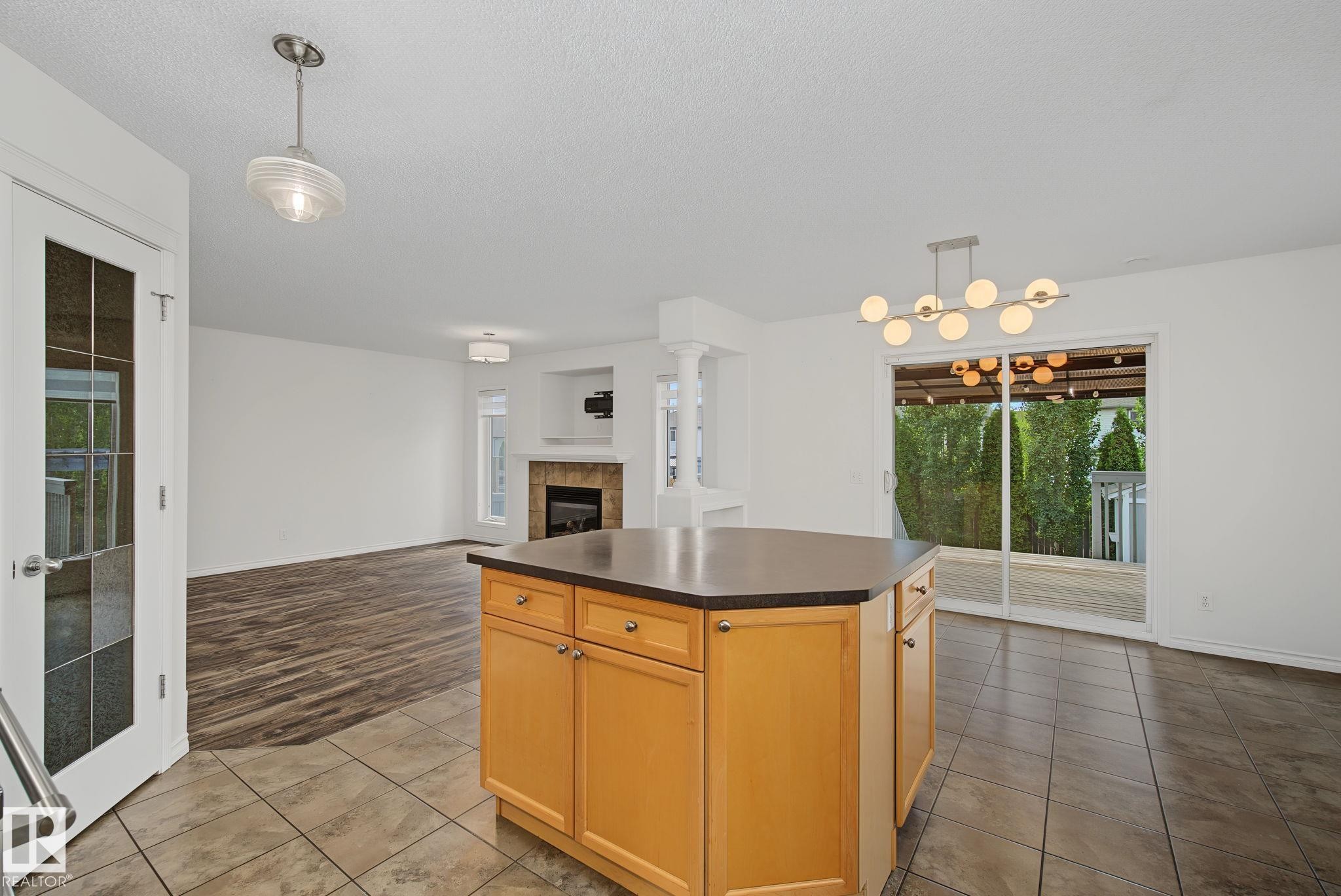 616 61 Street Sw, Edmonton, AB - Indoor Photo Showing Kitchen